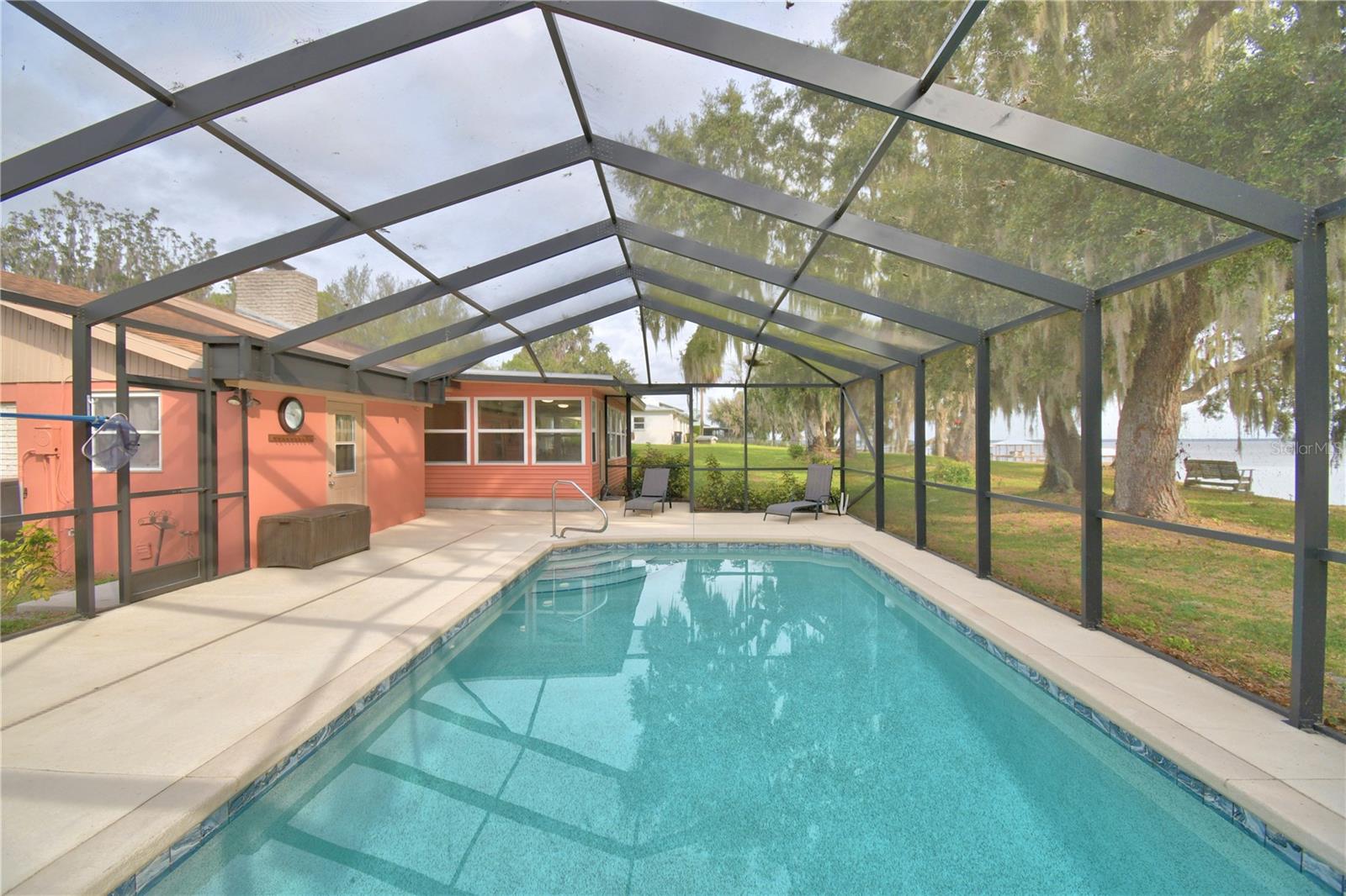 LAKE WALK IN WATER HEIGHTS - Residential