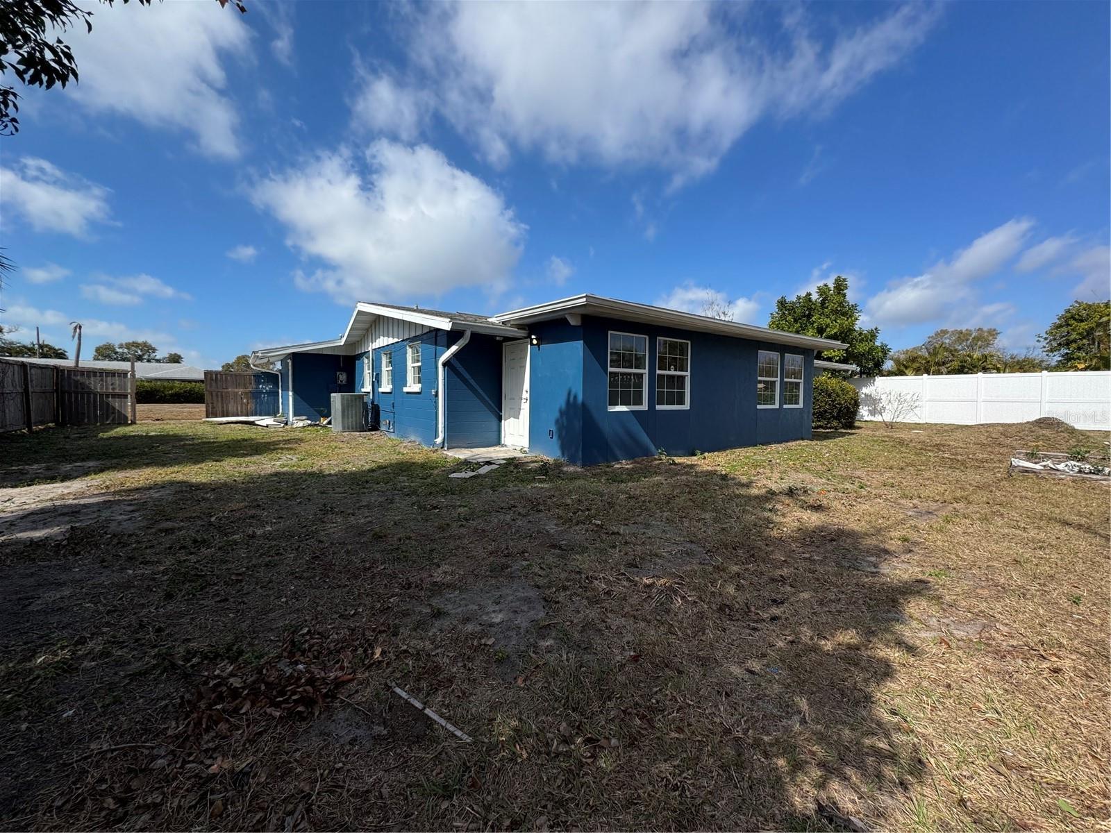 SOUTH GATE - Residential