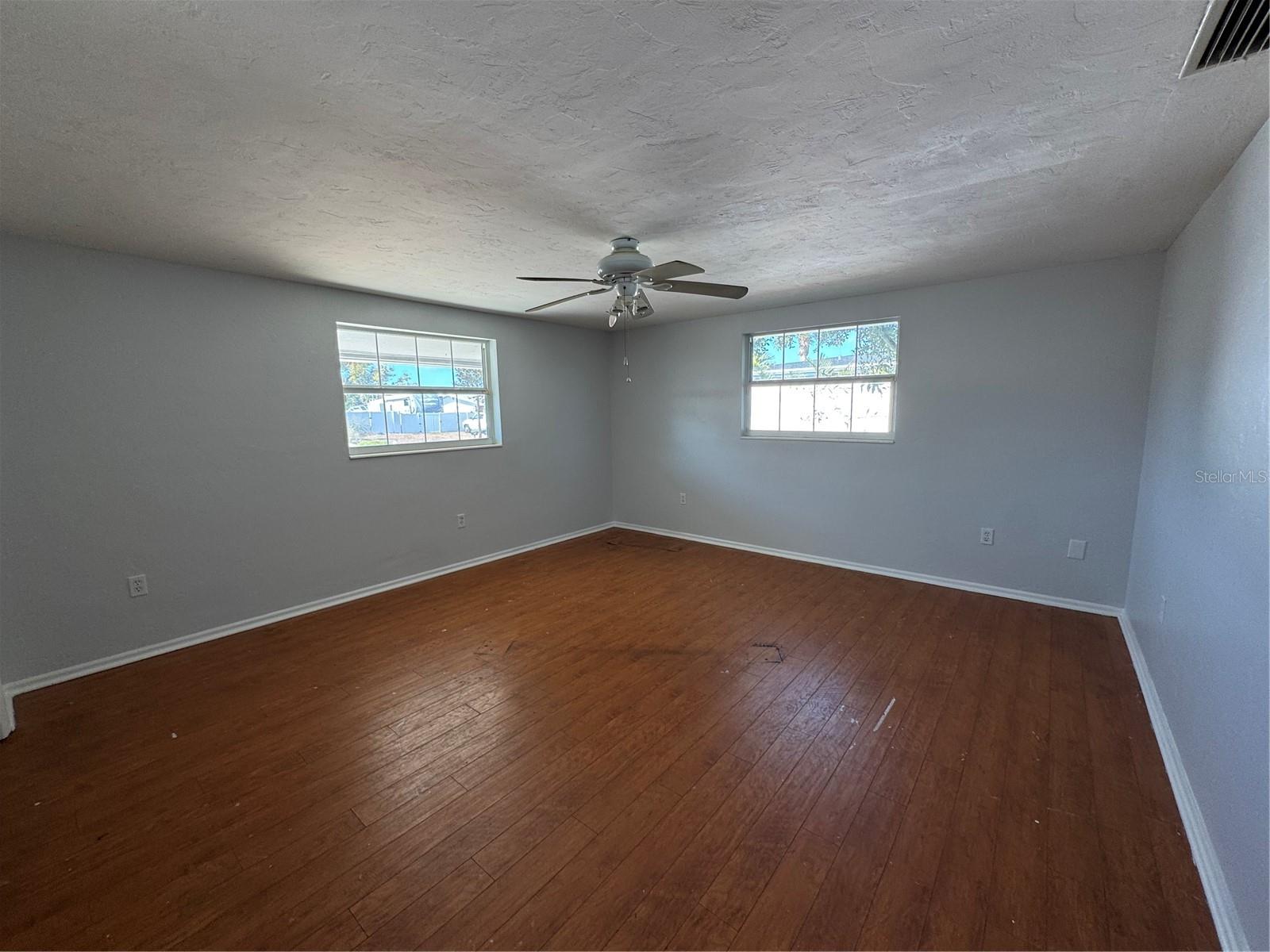 SOUTH GATE - Residential