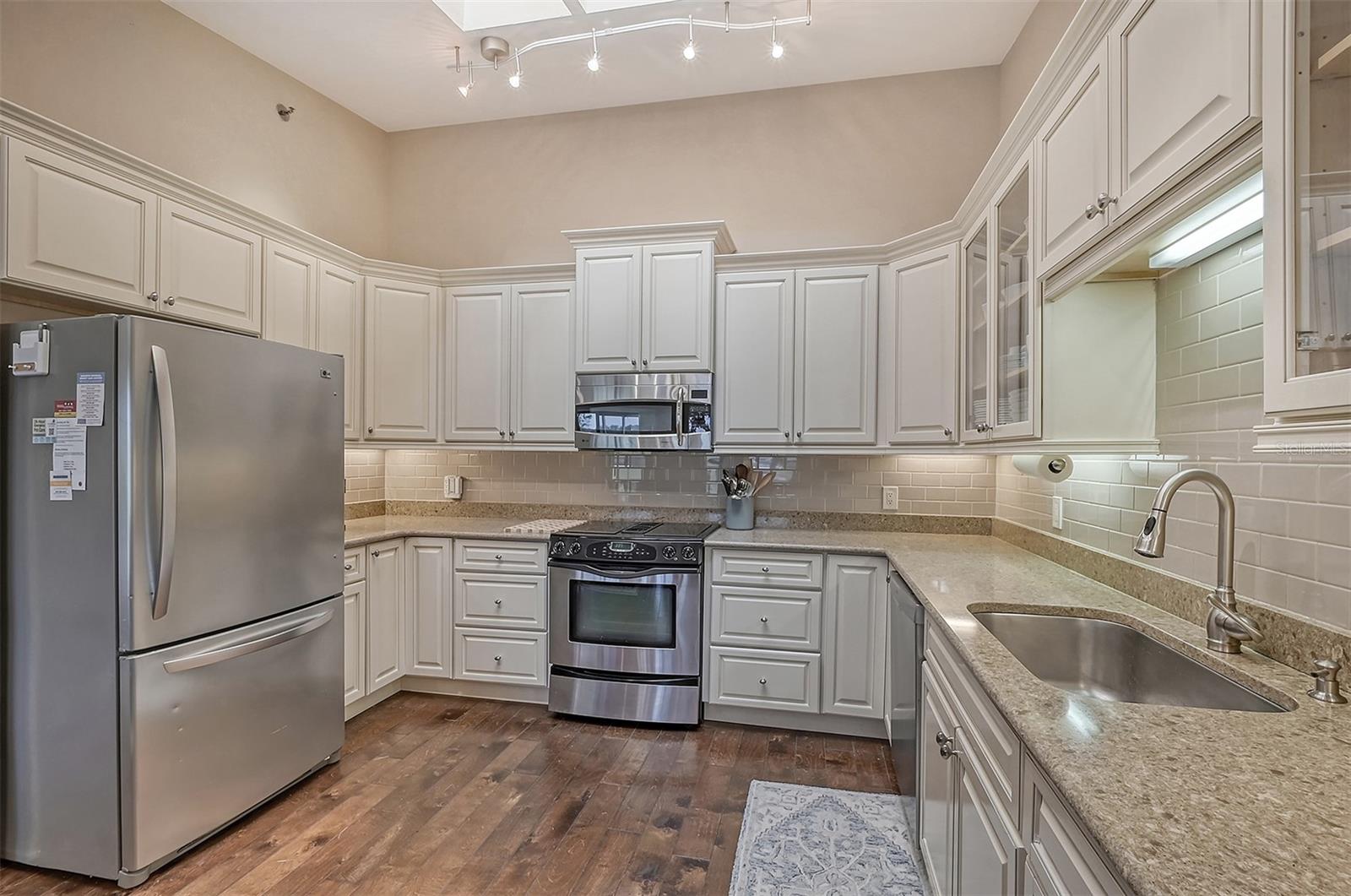 HARBOUR OAKS 2 - Residential Lease