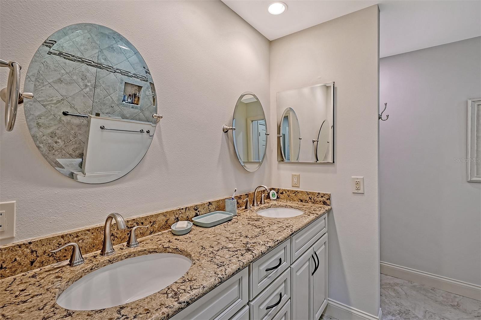 HARBOUR OAKS 2 - Residential Lease