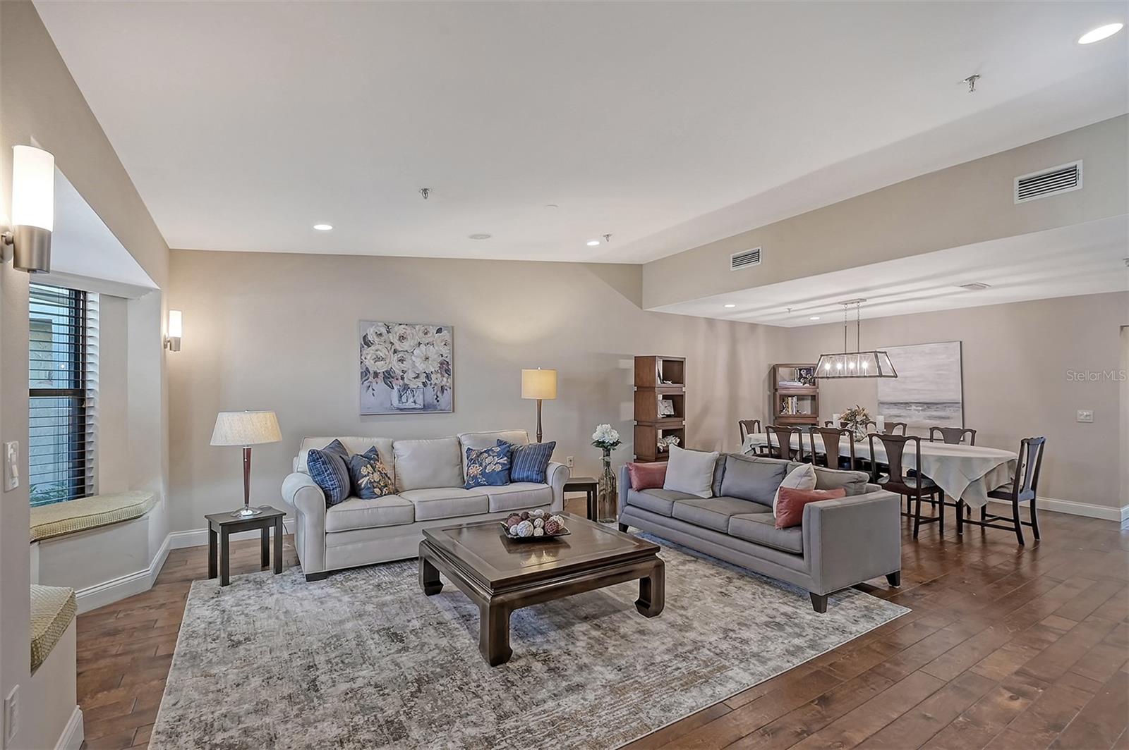 HARBOUR OAKS 2 - Residential Lease