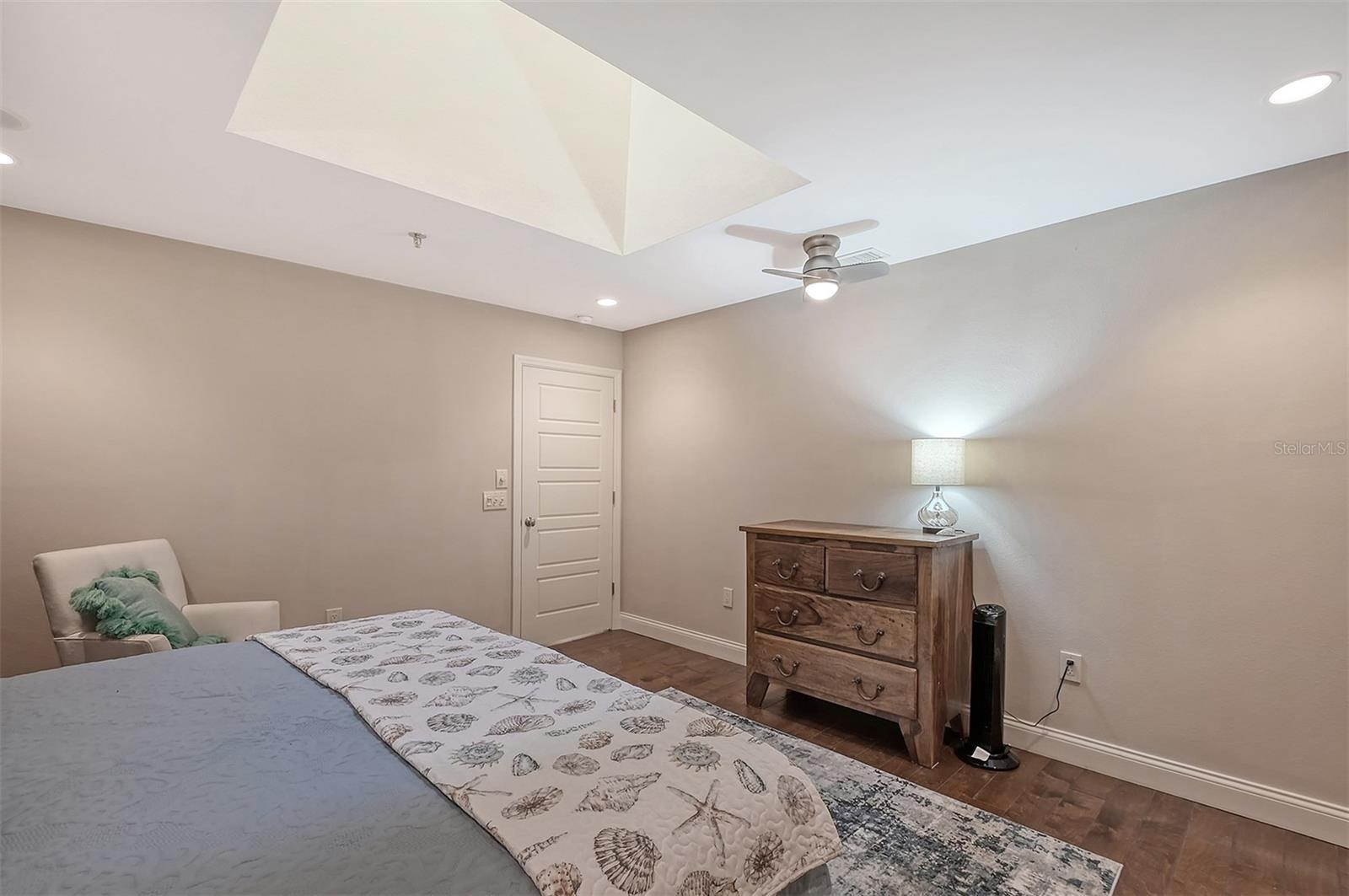 HARBOUR OAKS 2 - Residential Lease