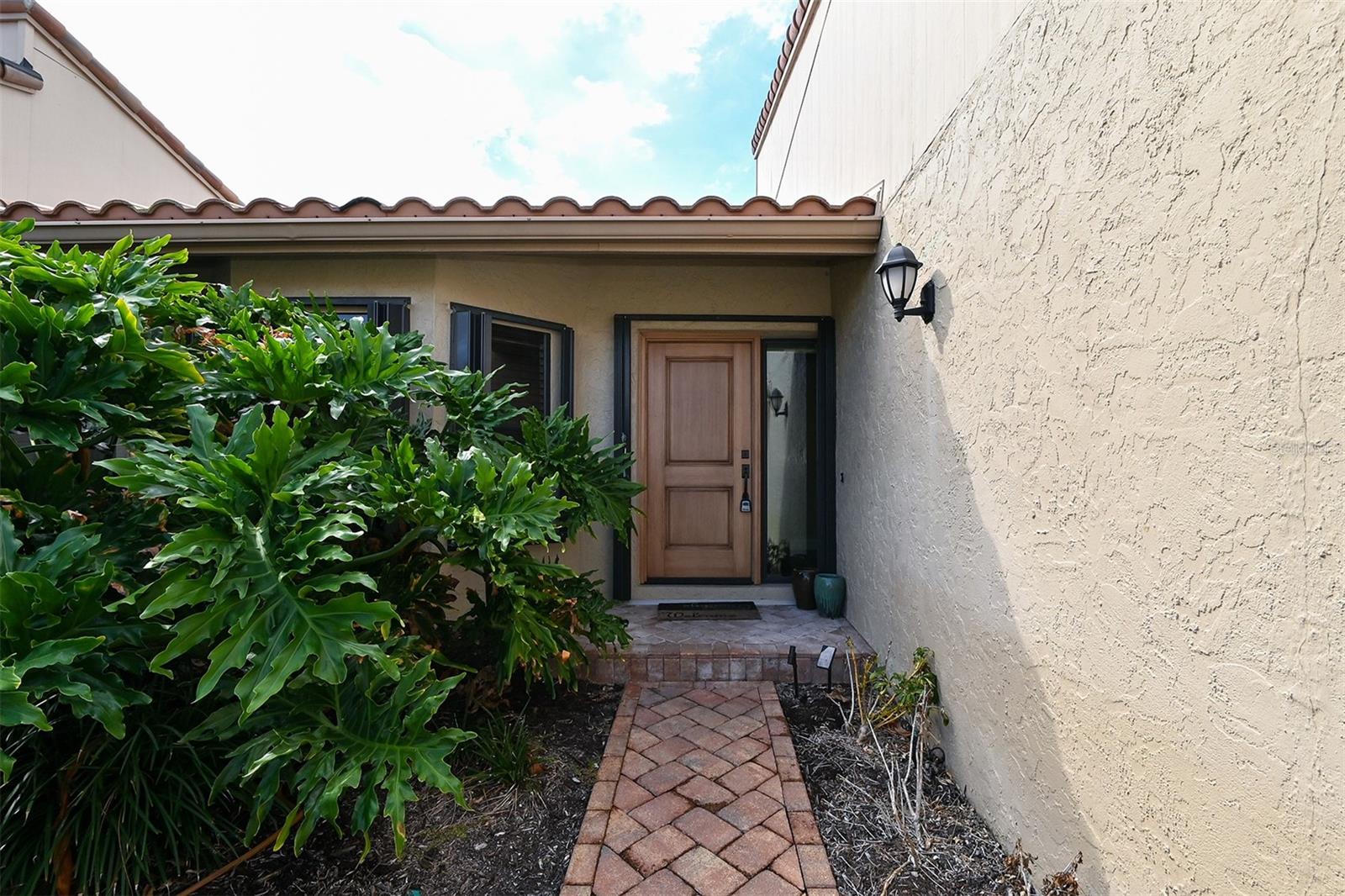 HARBOUR OAKS 2 - Residential Lease