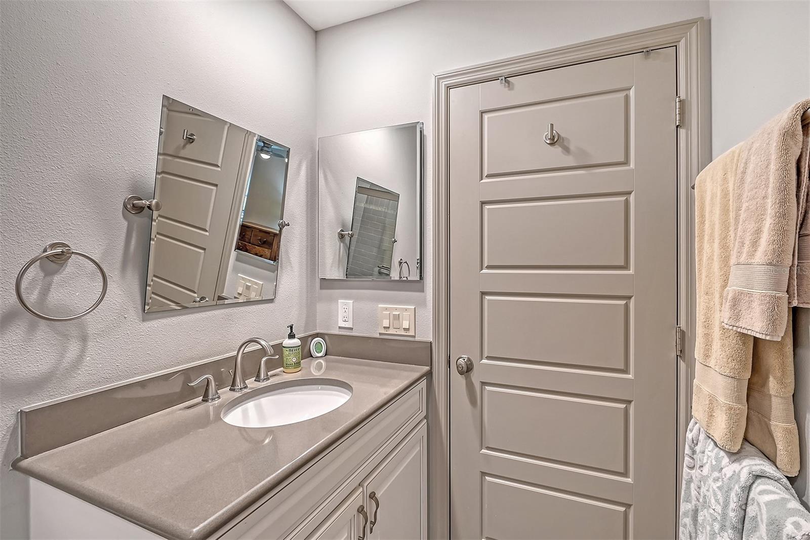 HARBOUR OAKS 2 - Residential Lease