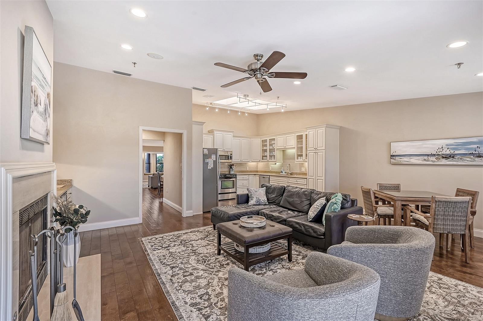 HARBOUR OAKS 2 - Residential Lease