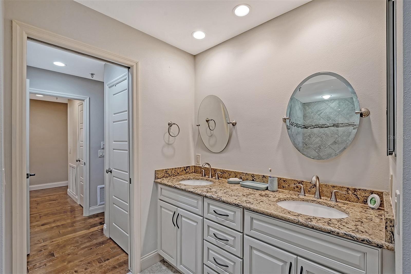 HARBOUR OAKS 2 - Residential Lease