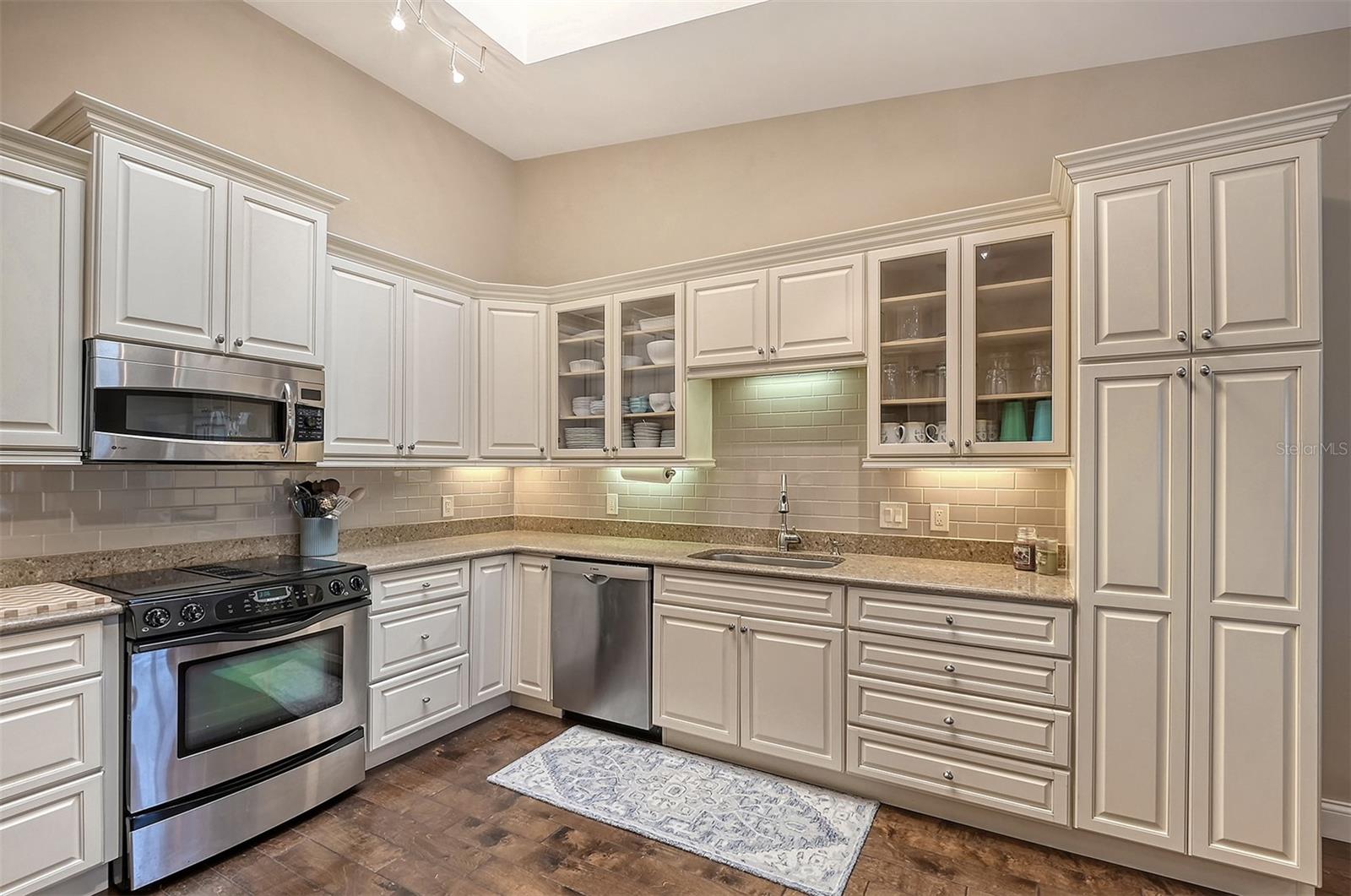 HARBOUR OAKS 2 - Residential Lease