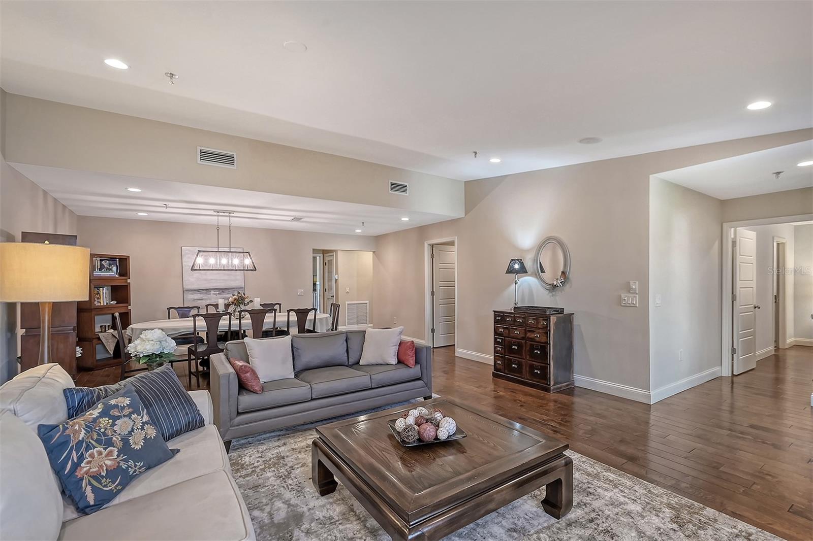 HARBOUR OAKS 2 - Residential Lease