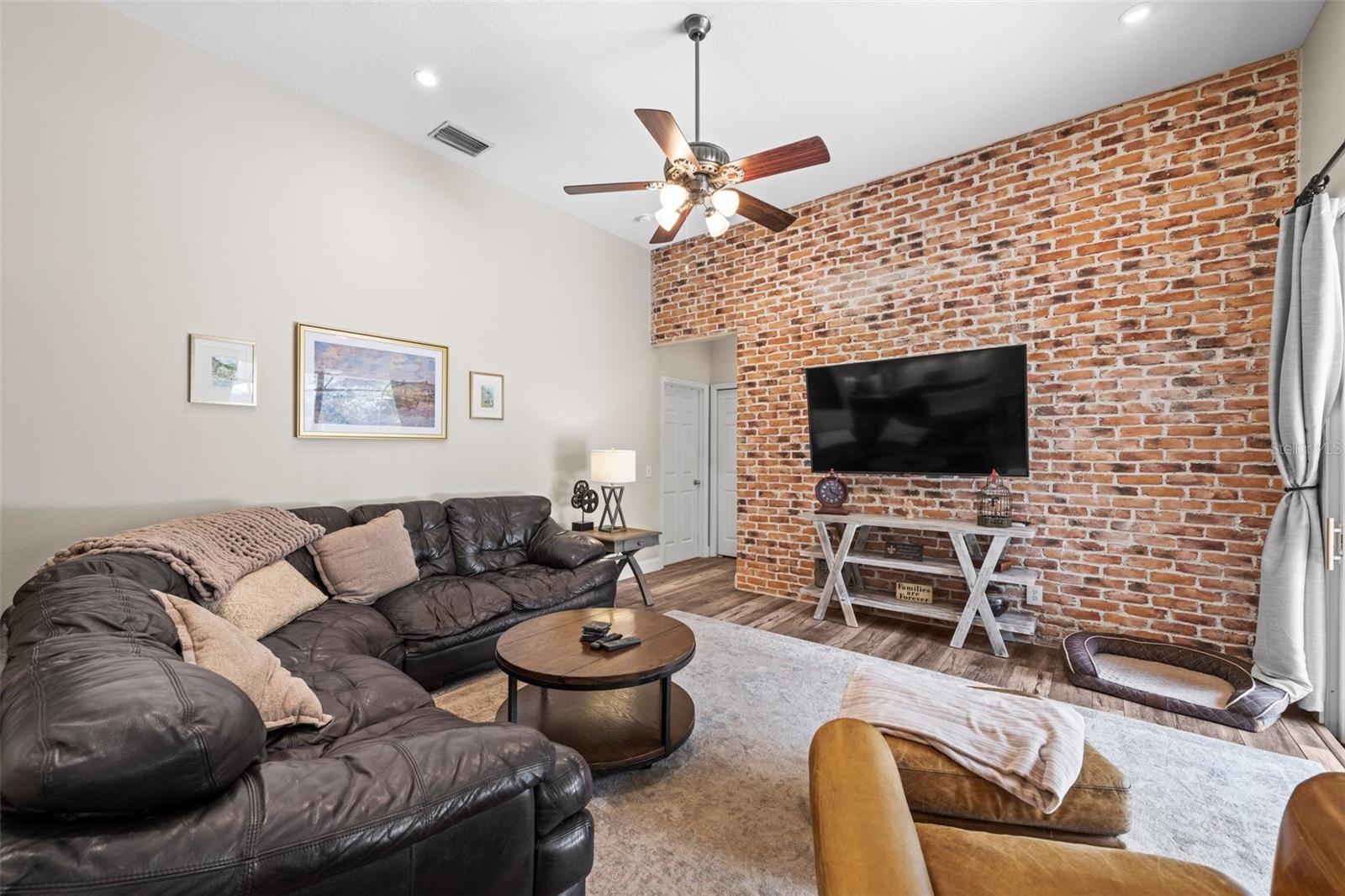 THE OAKS AT WOODLAND PARK PH 2 - Residential