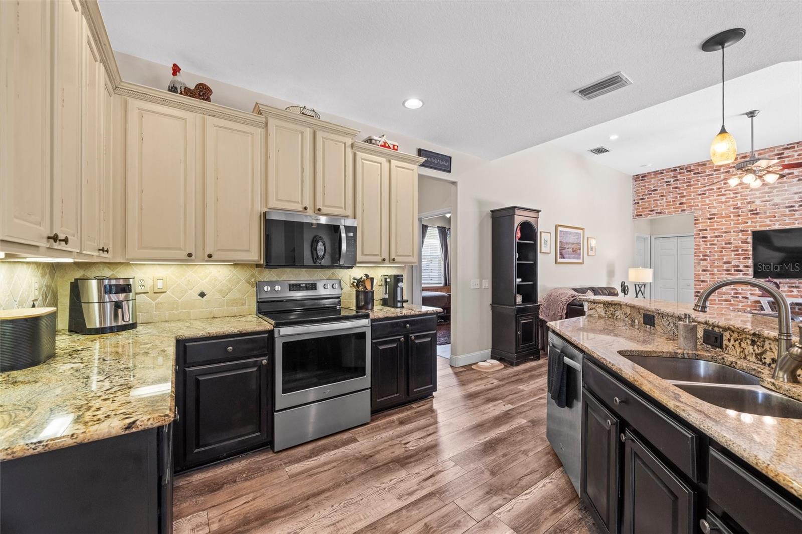 THE OAKS AT WOODLAND PARK PH 2 - Residential