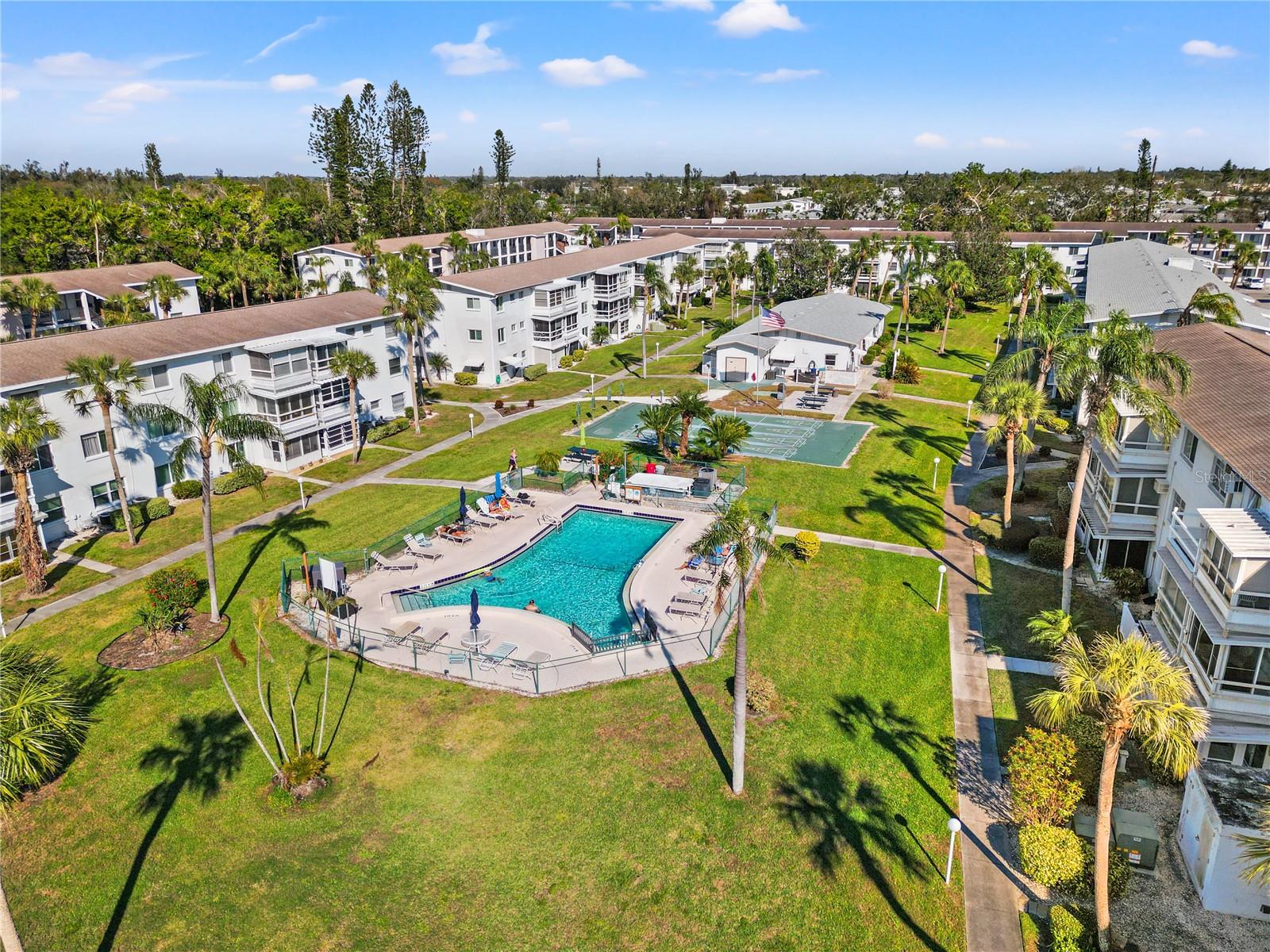 THE THIRD BAYSHORE - Residential