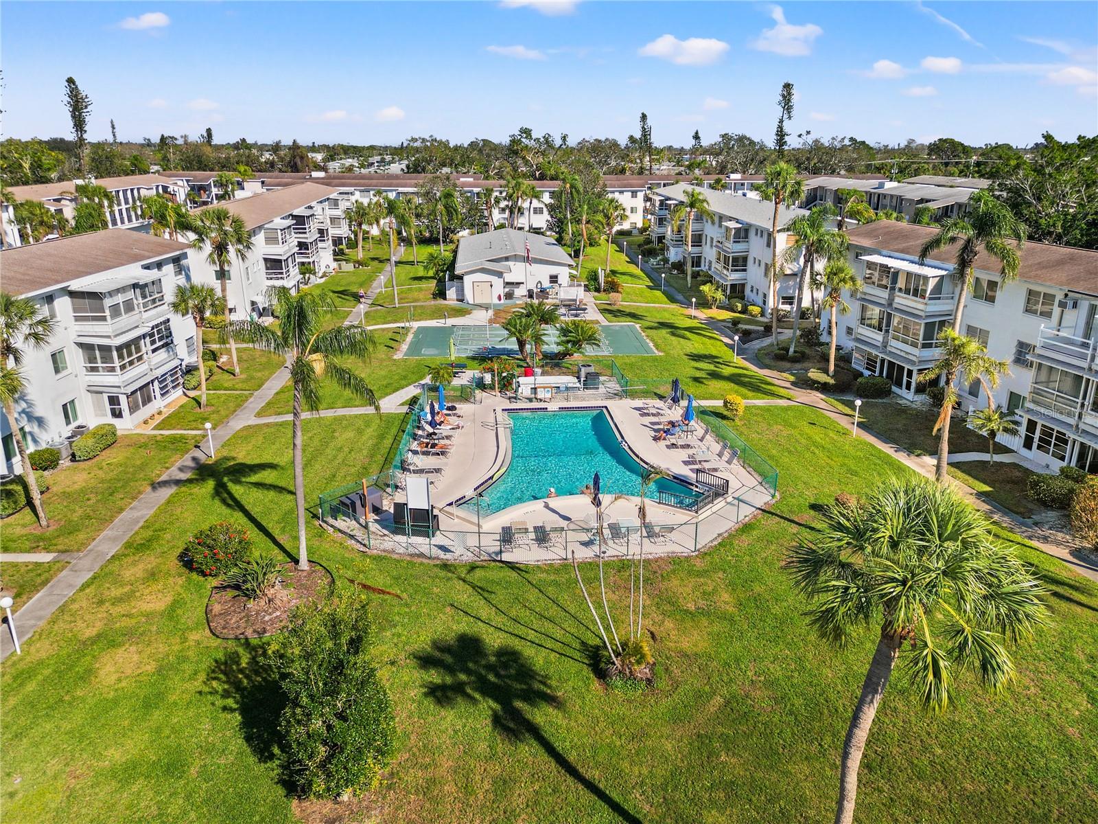 THE THIRD BAYSHORE - Residential