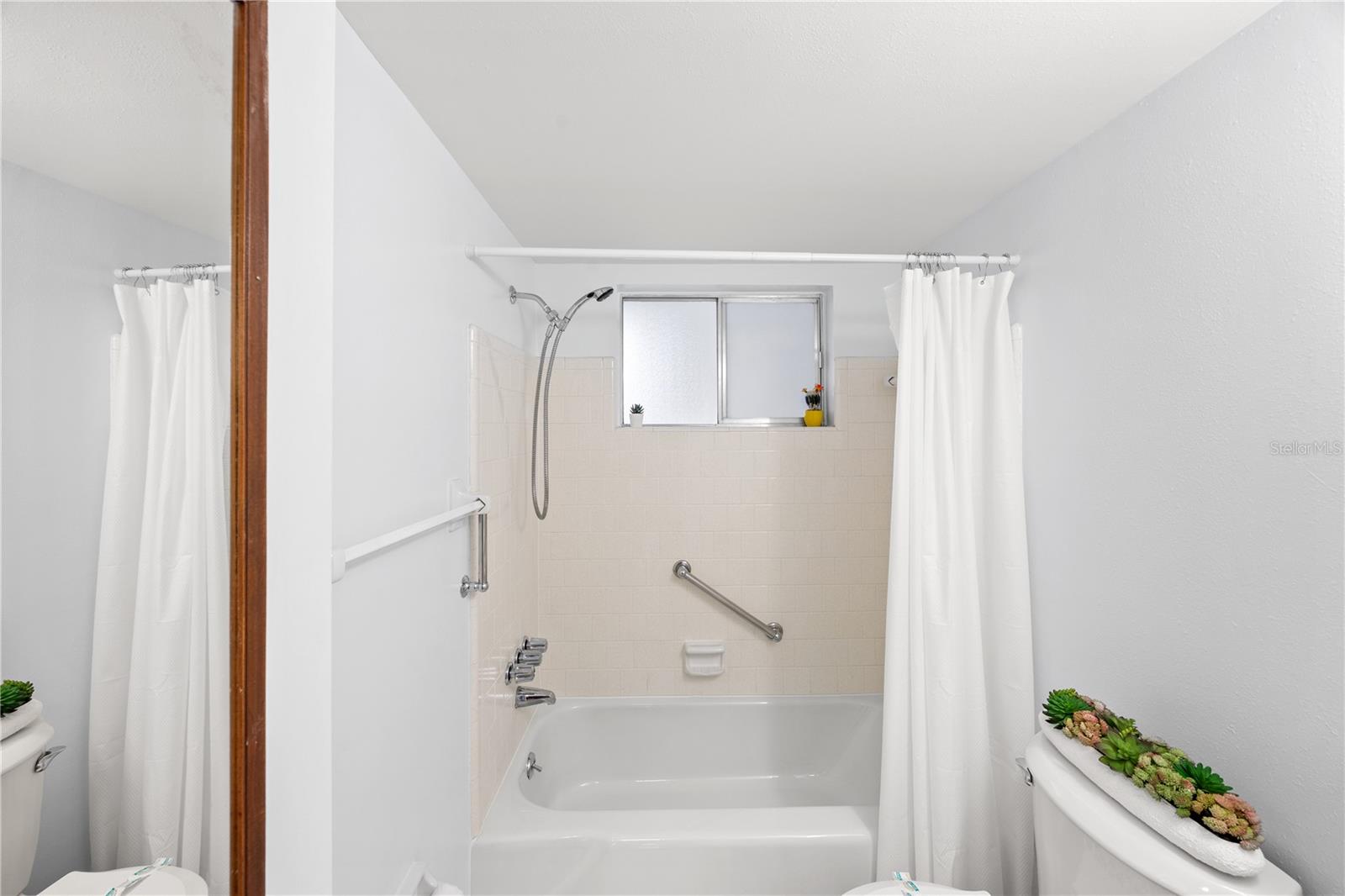 THE THIRD BAYSHORE - Residential