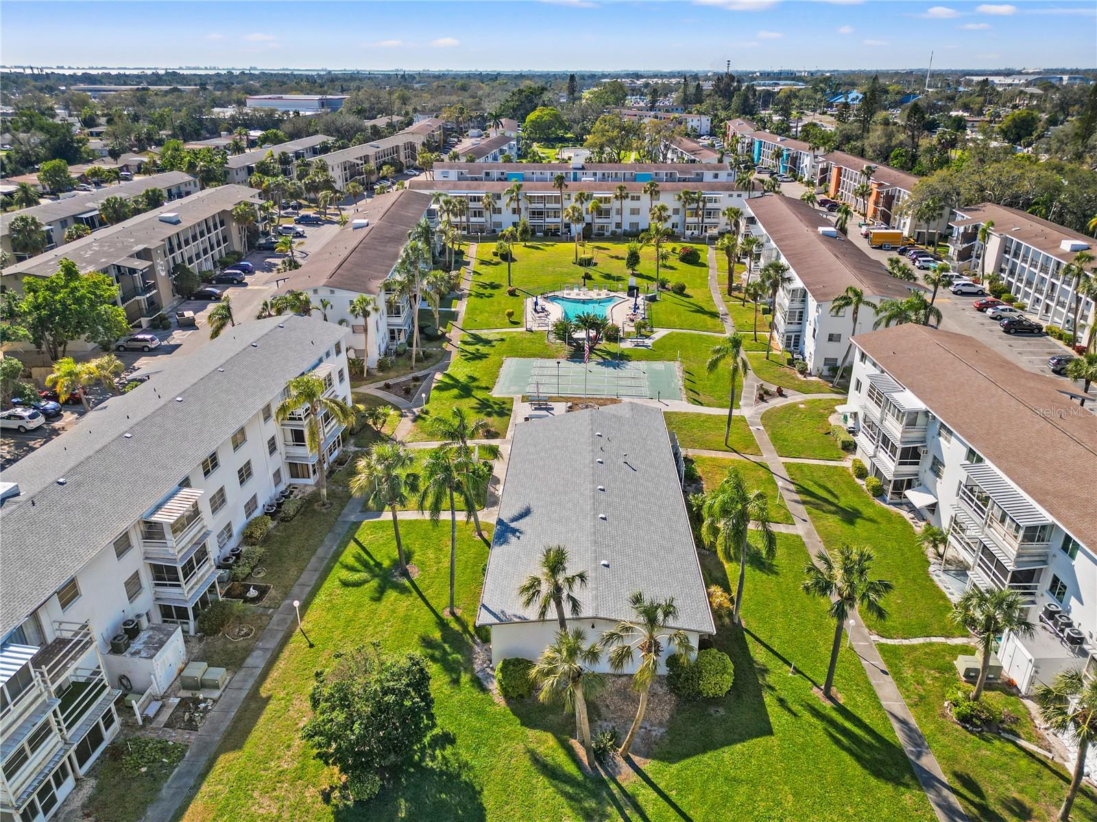 THE THIRD BAYSHORE - Residential