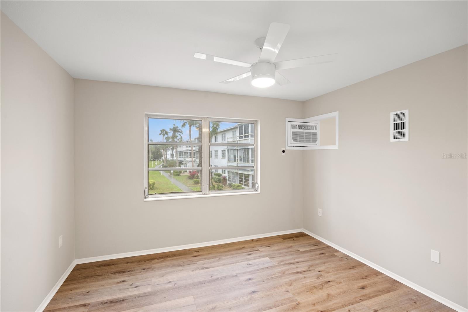 THE THIRD BAYSHORE - Residential