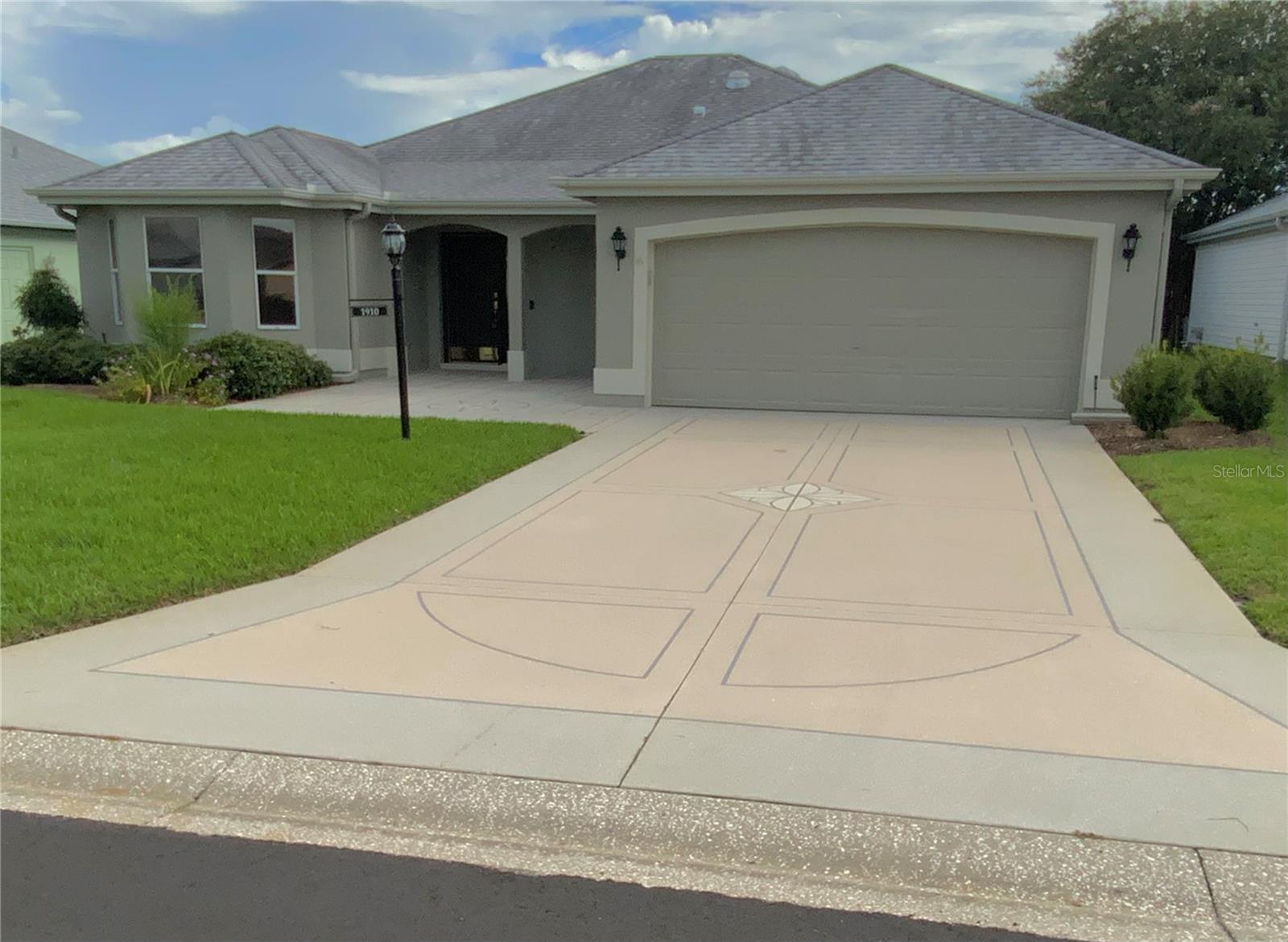 1910 ANTONIA PLACE