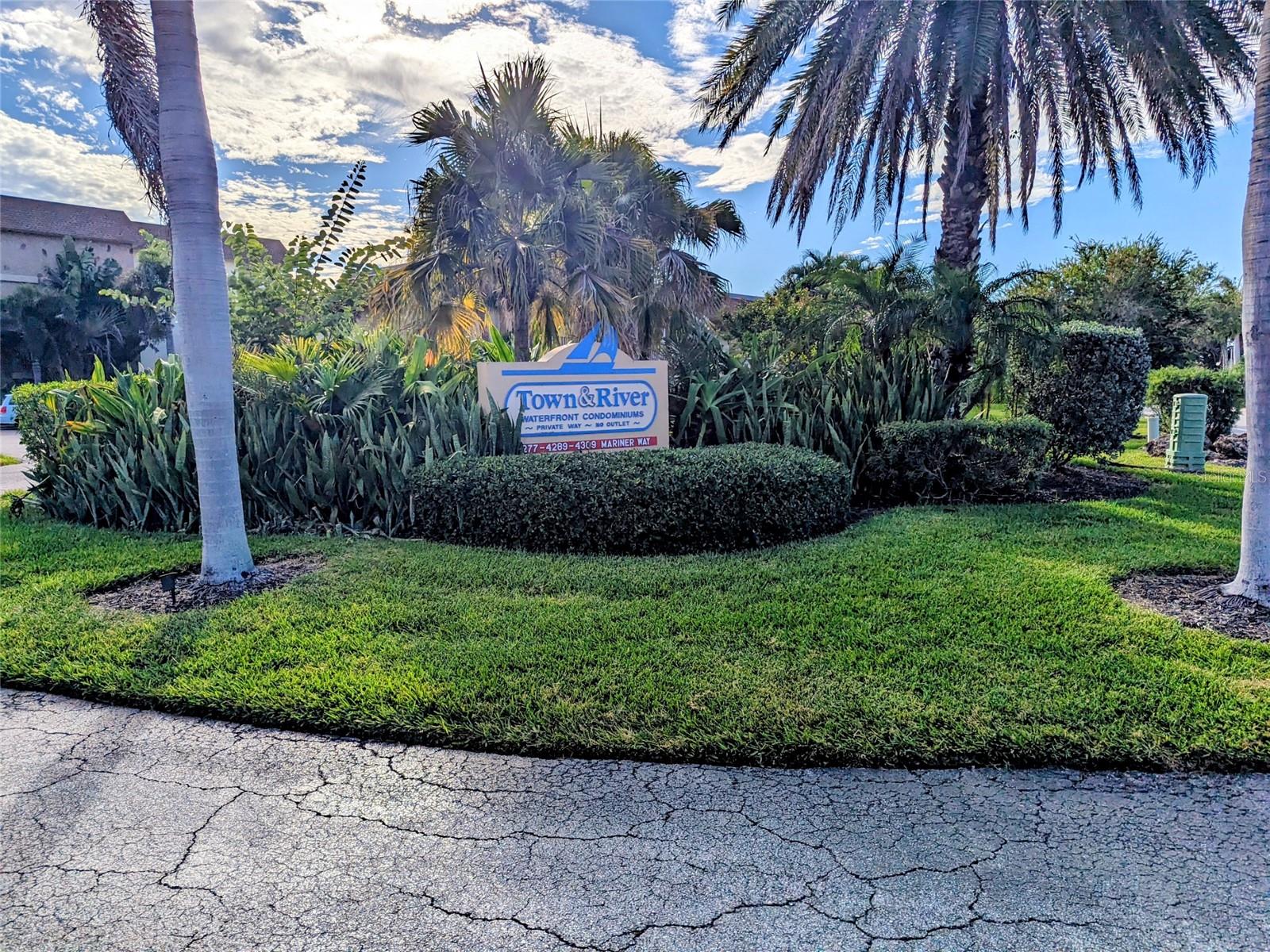 TOWN & RIVER PH 01 - Residential