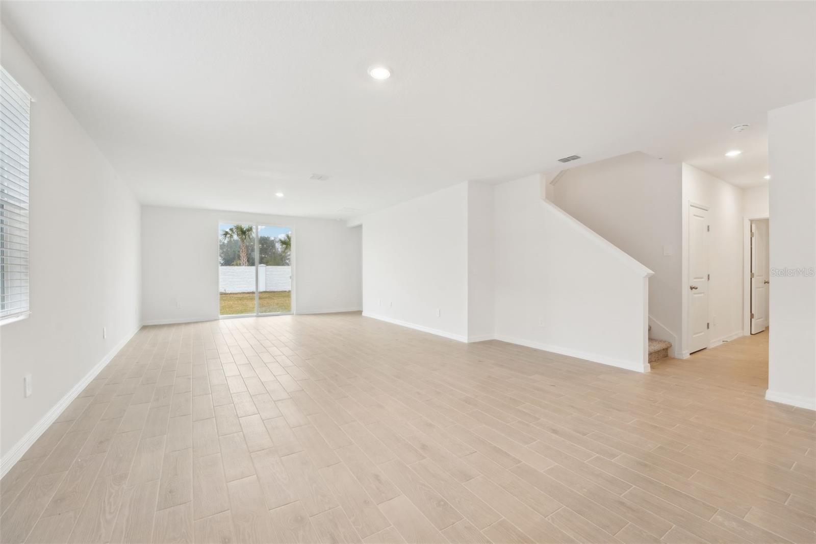 2137 ROSEWOOD DRIVE