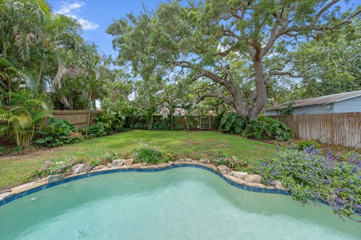 ROUSLYNN - Residential