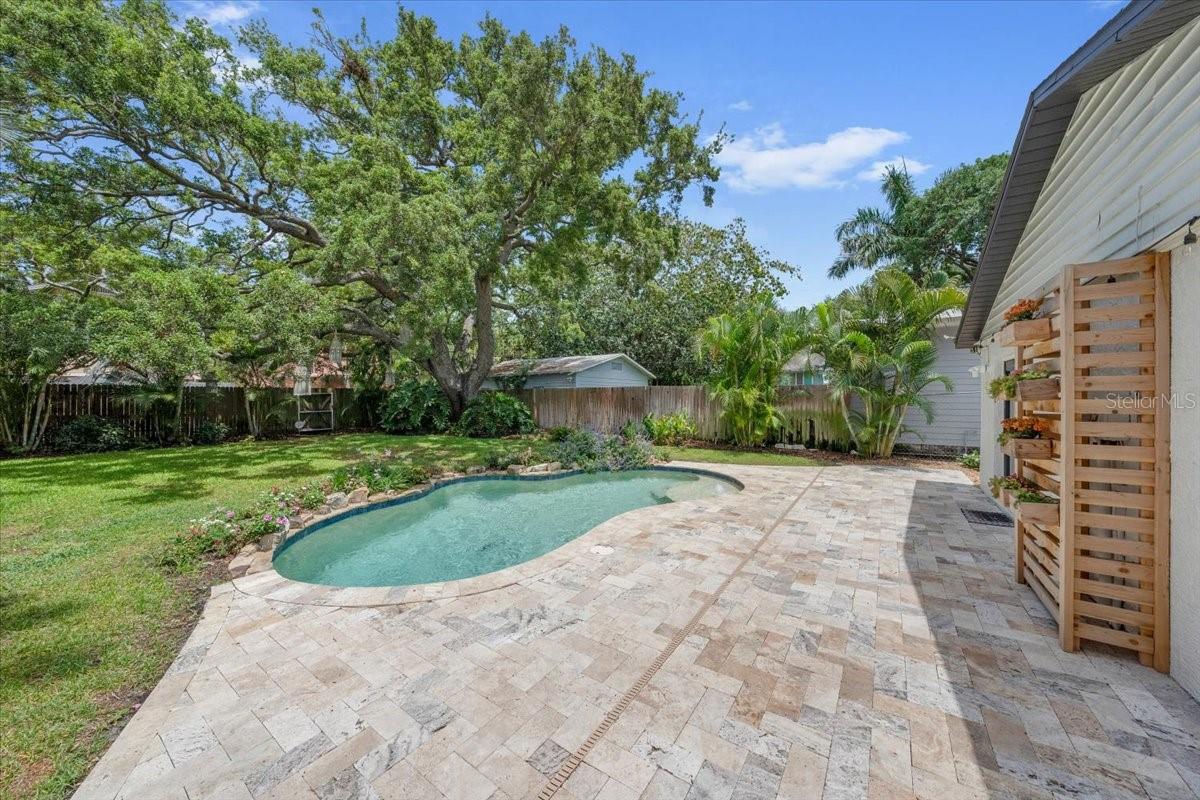 ROUSLYNN - Residential