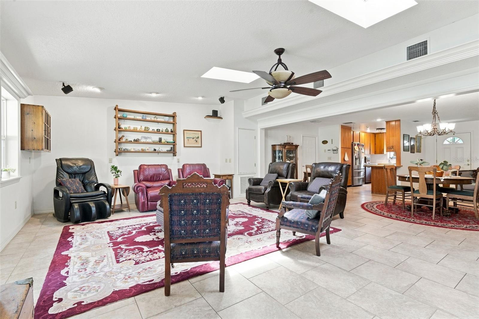 1555 ROWE LANE