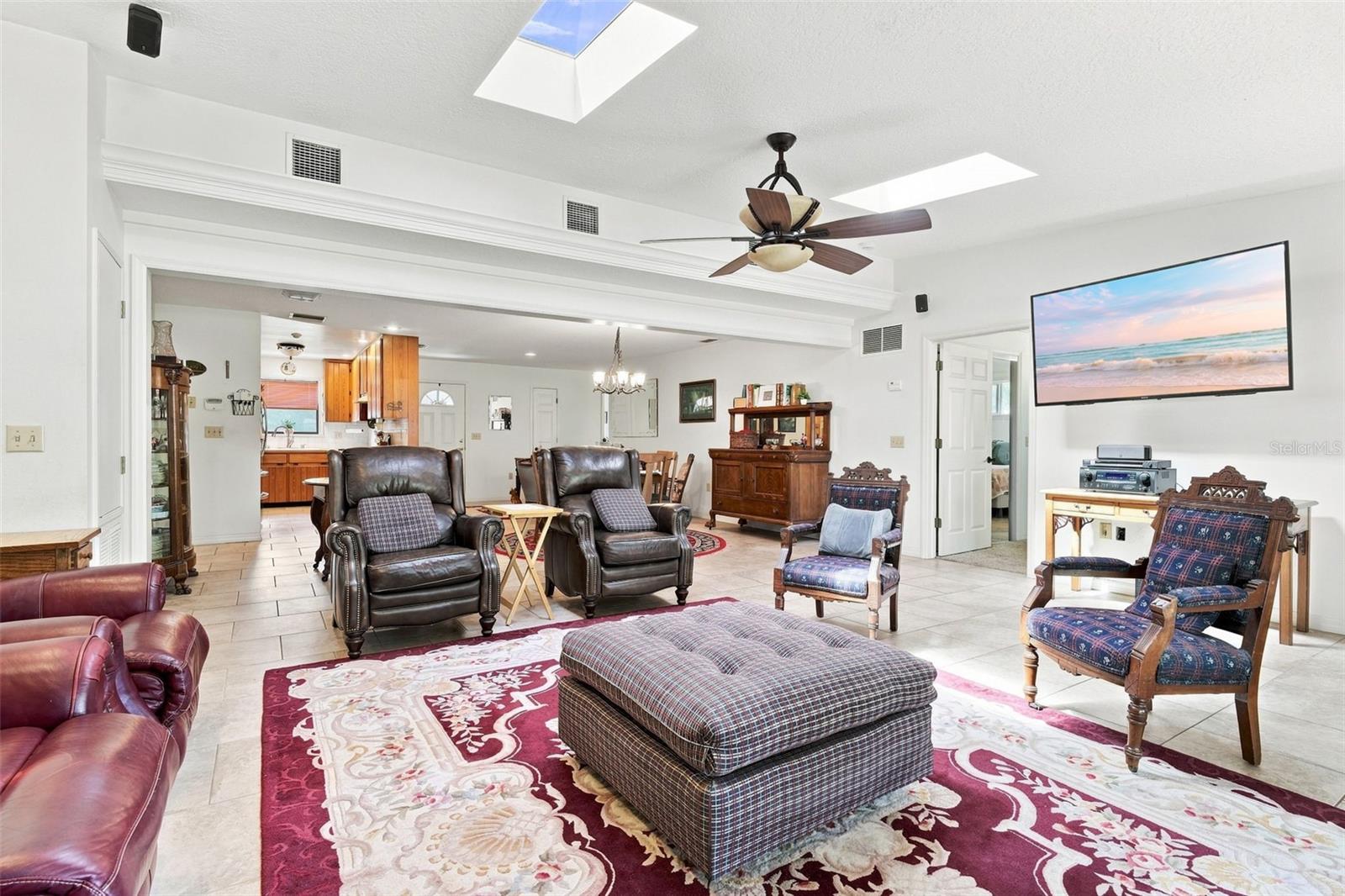 1555 ROWE LANE