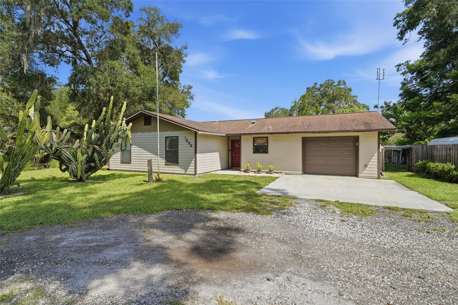 1555 ROWE LANE