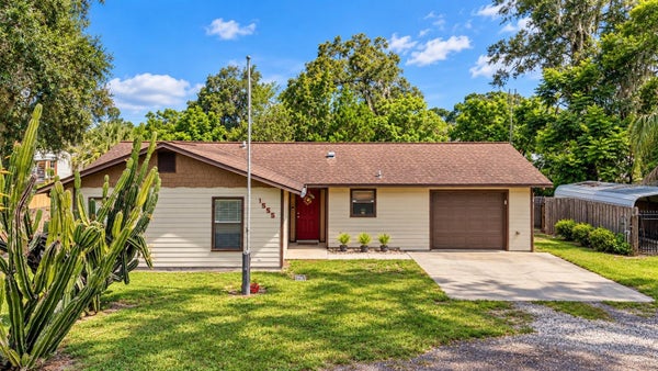1555 ROWE LN, DELAND, FL 32720 - Image 829e93bf54804402ede302dfd8cf9dee/3876344183