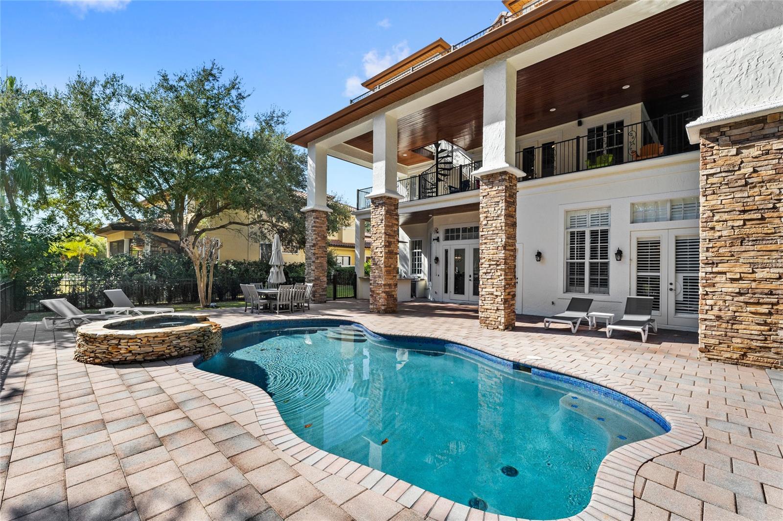 KEENES POINTE - Residential