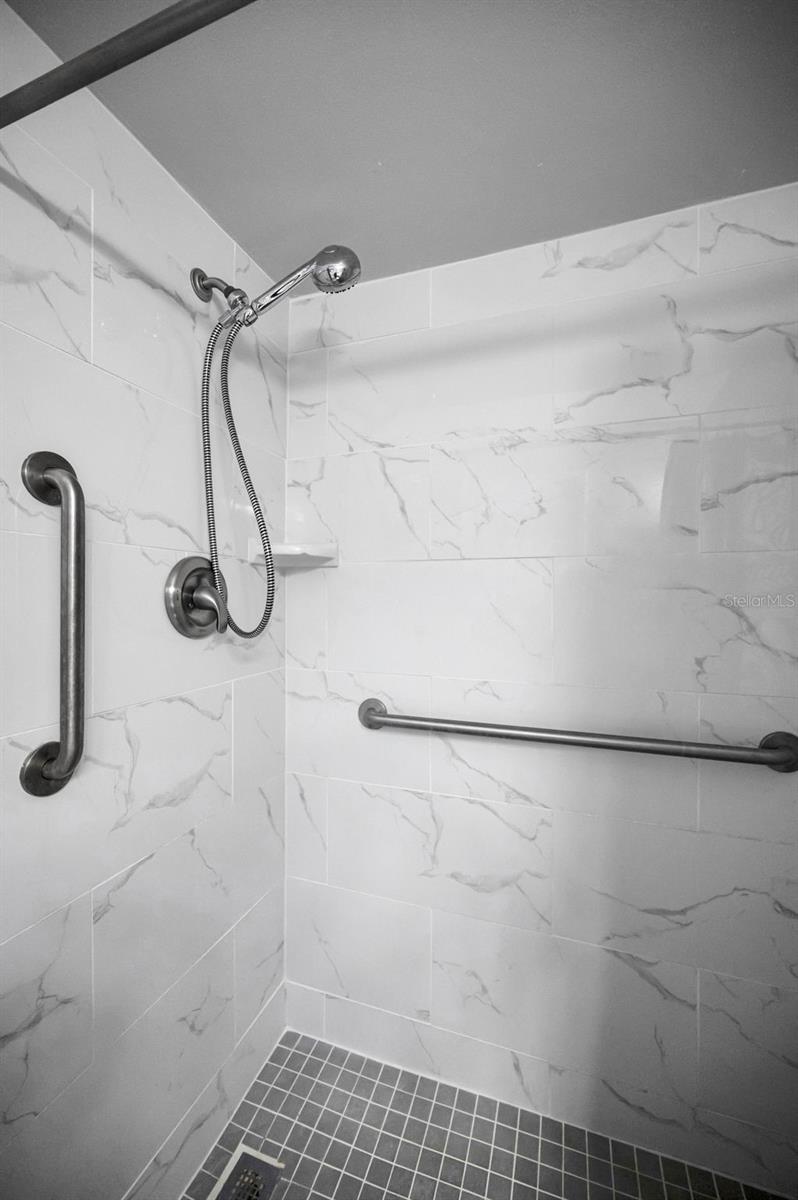 HEATHER HILL APTS - Residential