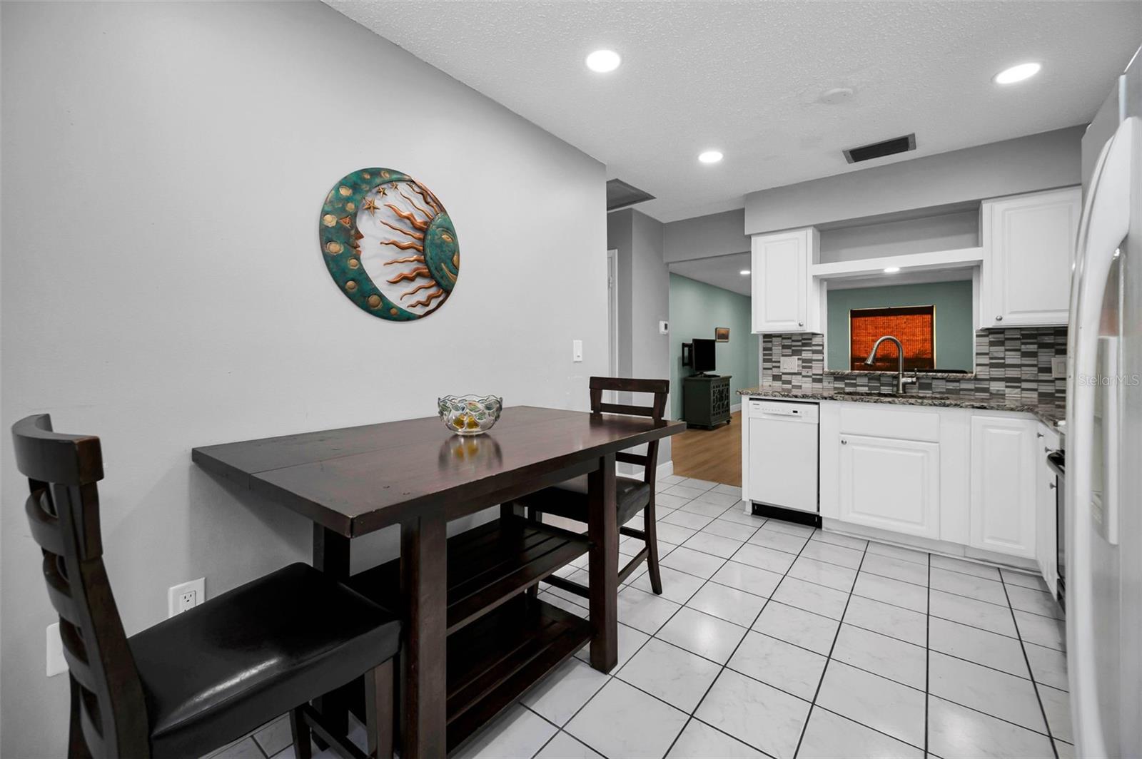 HEATHER HILL APTS - Residential