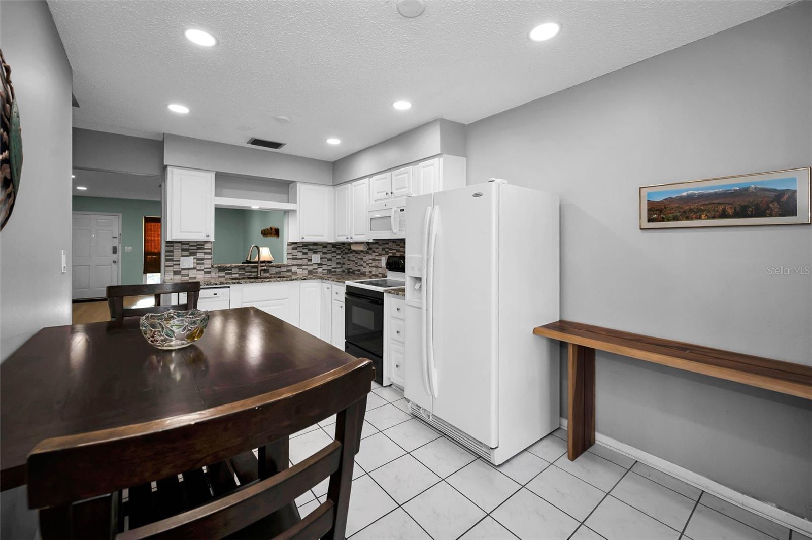 HEATHER HILL APTS - Residential