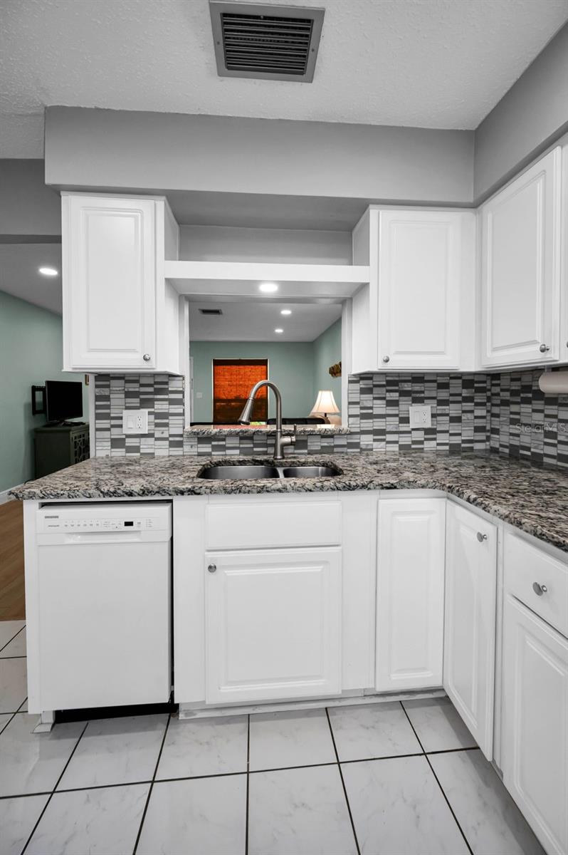 HEATHER HILL APTS - Residential