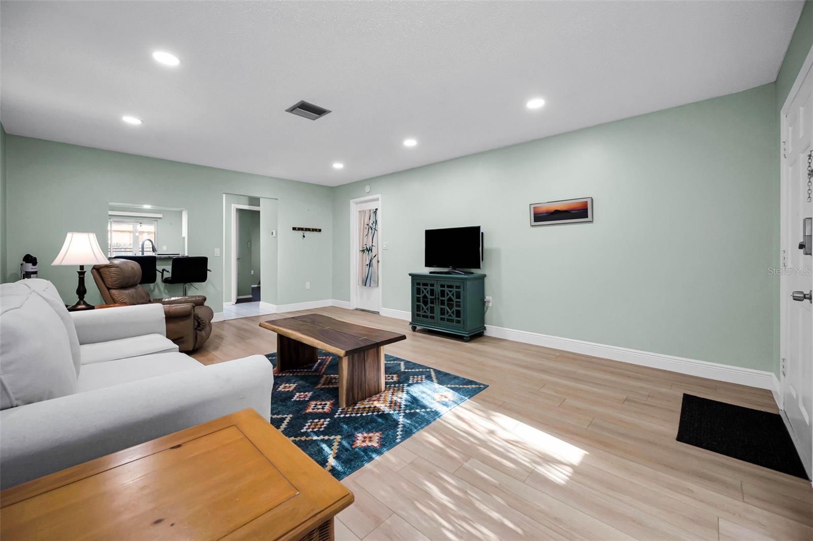 HEATHER HILL APTS - Residential