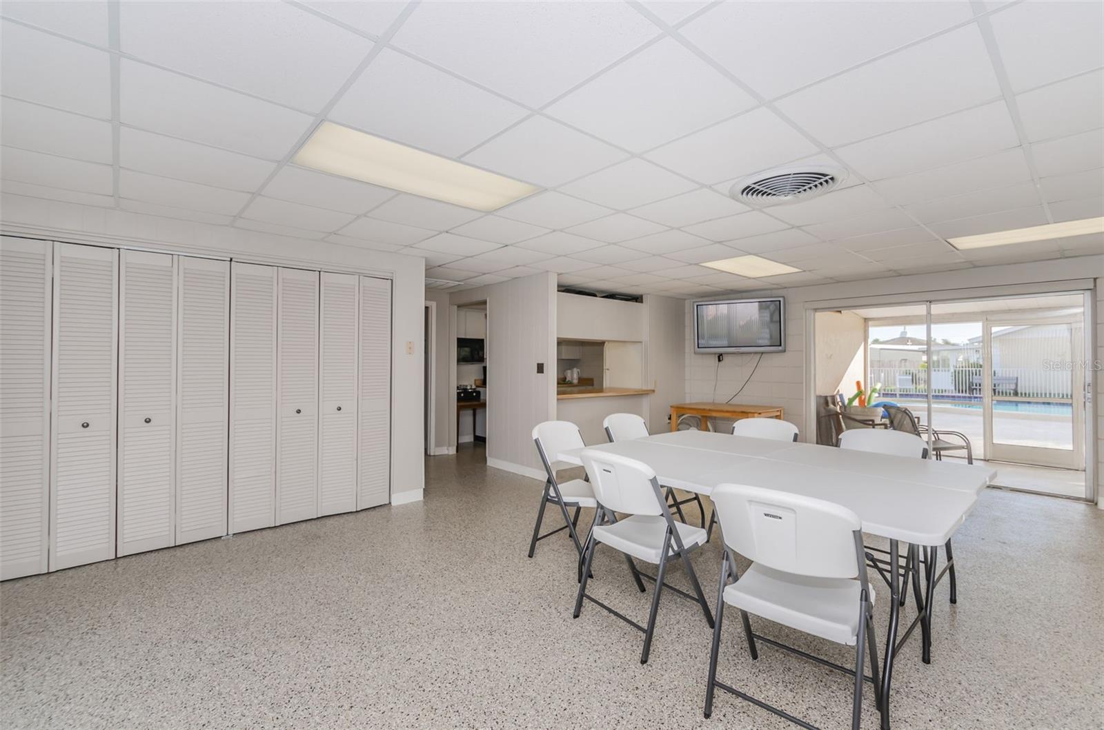 HEATHER HILL APTS - Residential