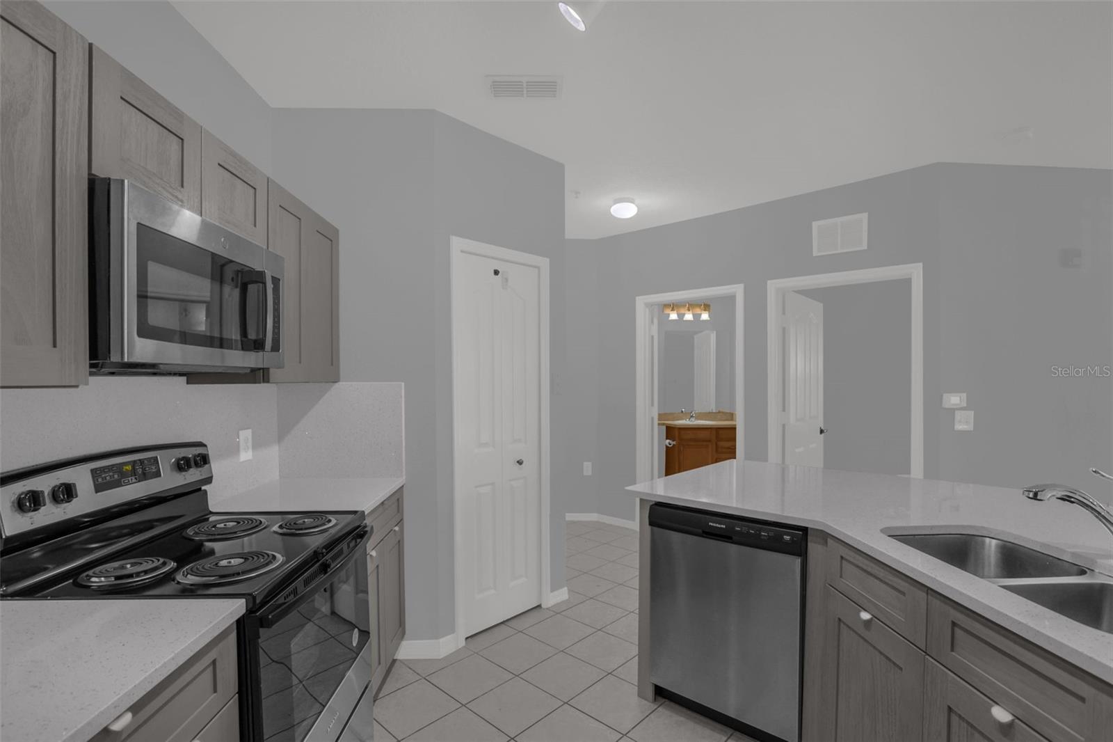 SERENATA CONDO - Residential