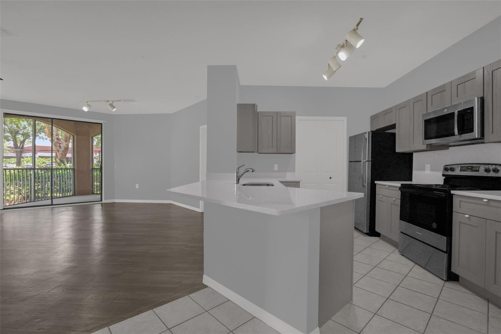 SERENATA CONDO - Residential