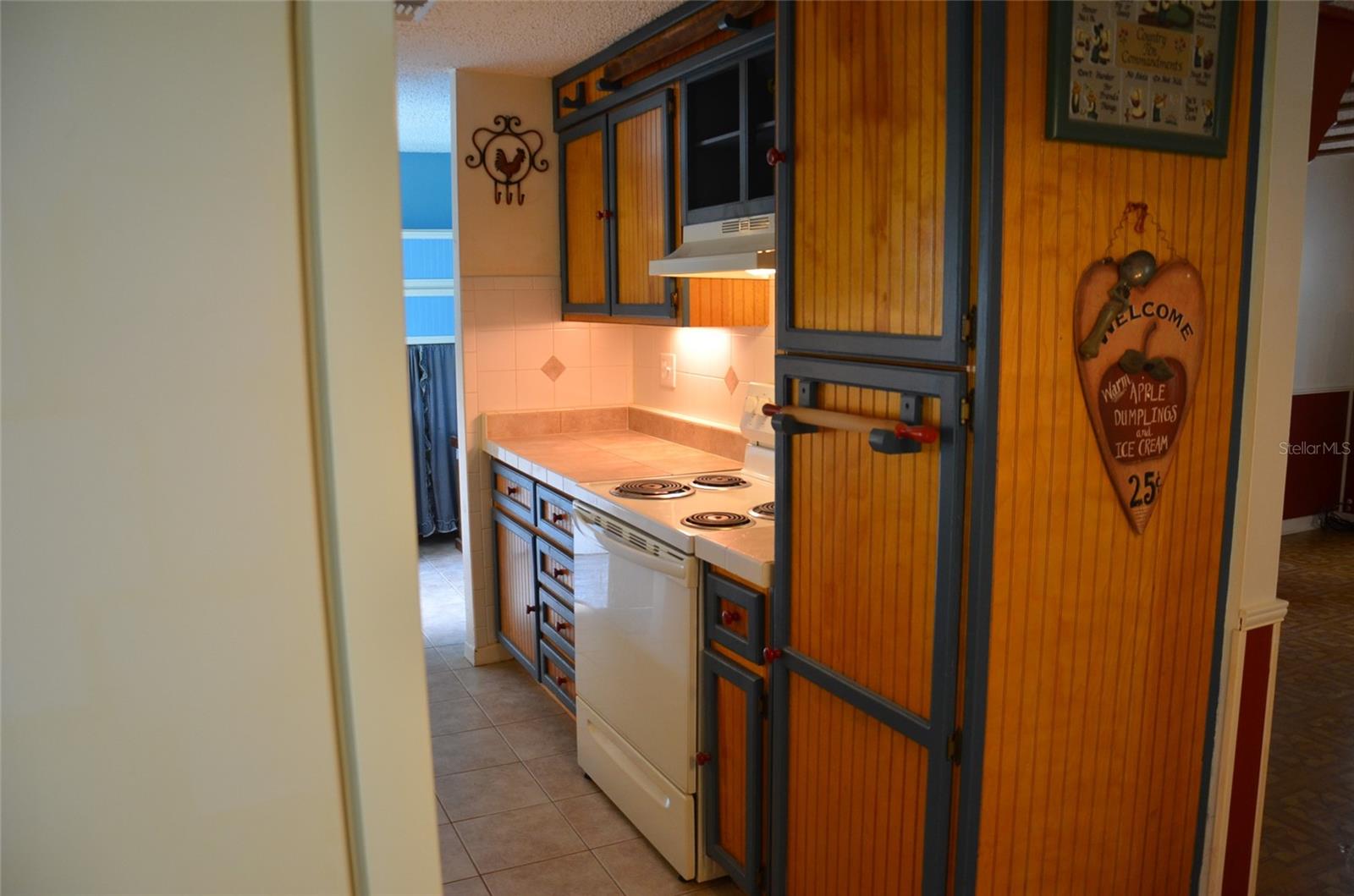 LAKE GERTRUDE MANOR - Residential