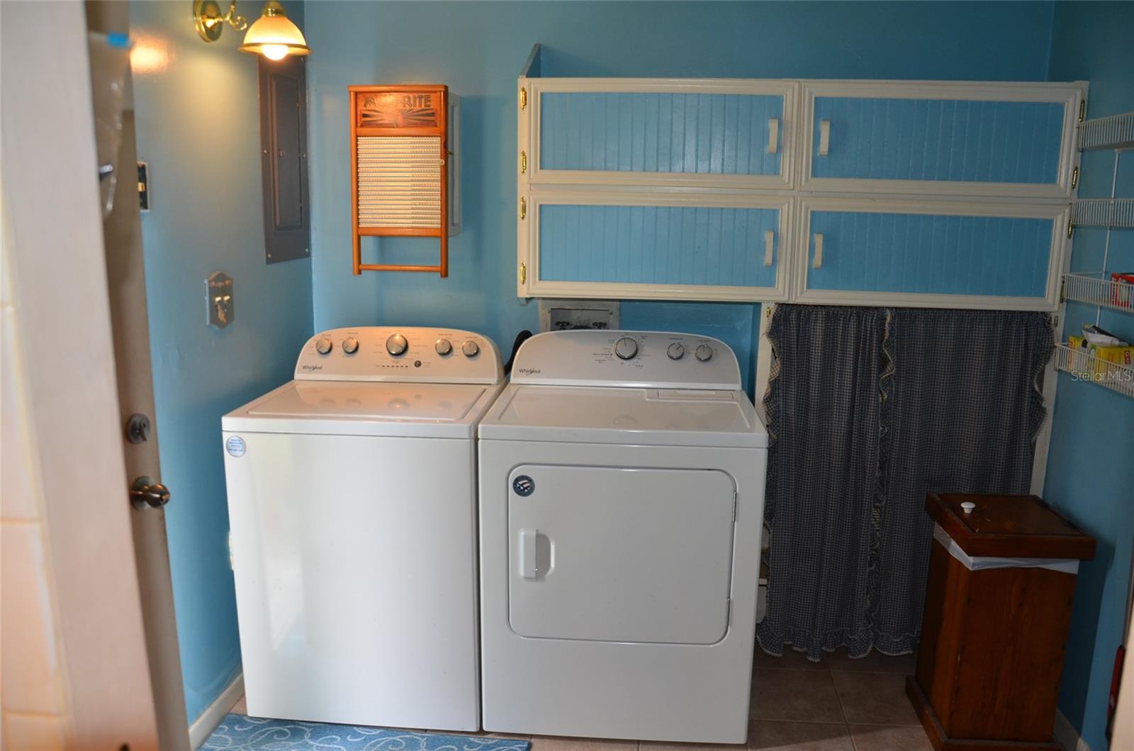 LAKE GERTRUDE MANOR - Residential