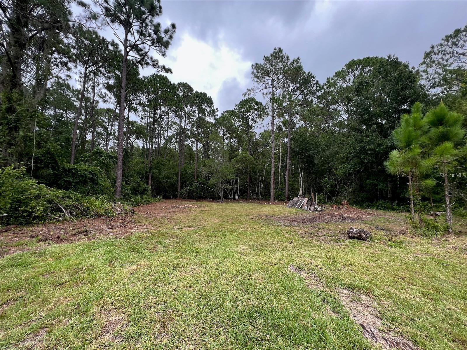 This wonderful DOUBLE LOT!!! CLEARED!!! Zone allows MOBIL HOME!!! NO HOA!!
Drive by and see for yourself—this beautiful piece of land is ready and waiting for you! Located at the end of a quiet road with no neighbors on the other side, you'll enjoy peace and privacy in a friendly, welcoming neighborhood. Whether you’re planning to build a traditional home or place a mobile home, this land is the perfect spot. Don't miss out on this incredible opportunity—come take a look today and make it yours!"
