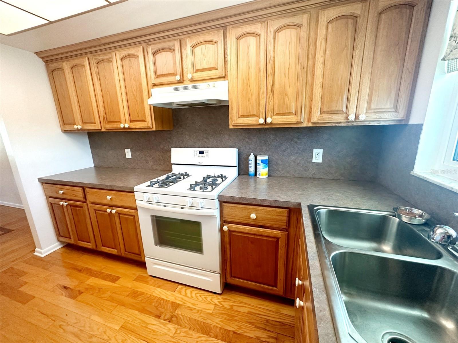 1819 SHORE DRIVE S 307