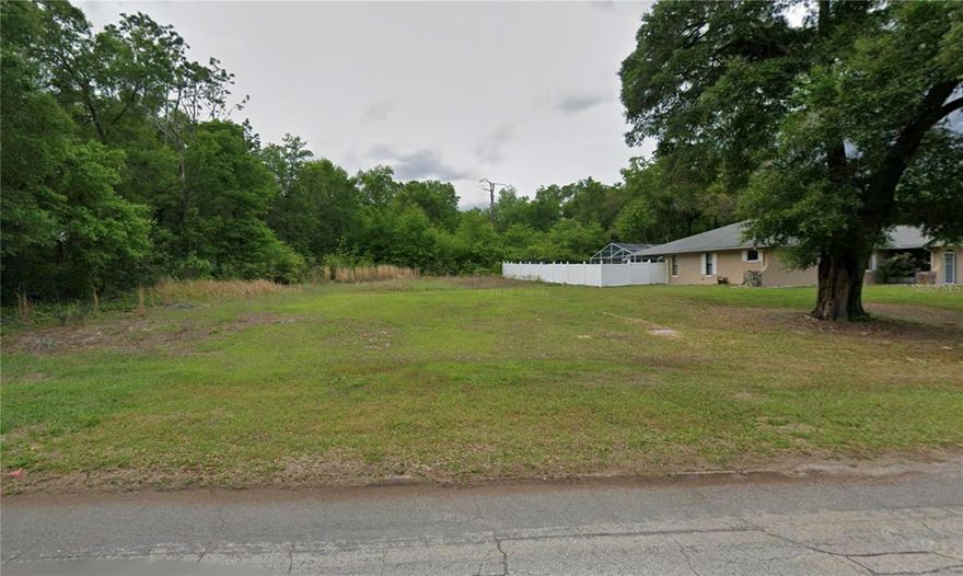 READY TO BUILD YOUR DREAM HOME? This lot is ready for you! Location and a great price! Close to nature, springs, rivers  and the beautiful Florida beaches .