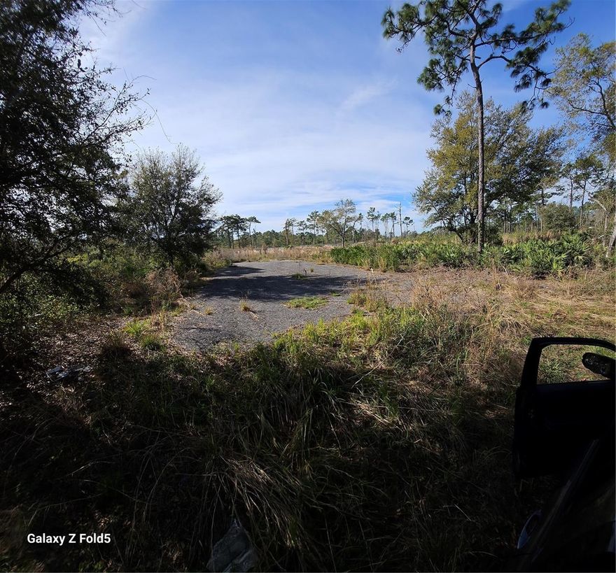 Vacant lot in a centrally developing area. Located in Bithlo, a quiet and up-and-coming neighborhood with easy access to East Colonial Drive, supermarkets, schools, parks, and other essential amenities.