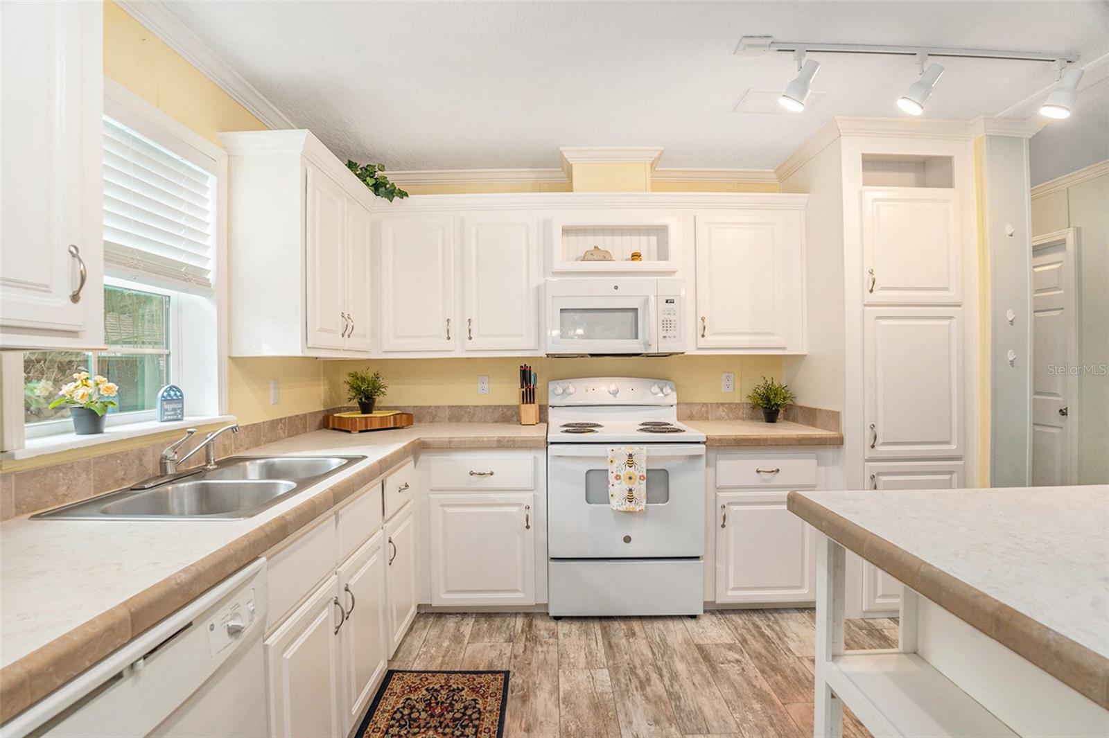 WEEKI WACHEE RIVER RETREATS - Residential