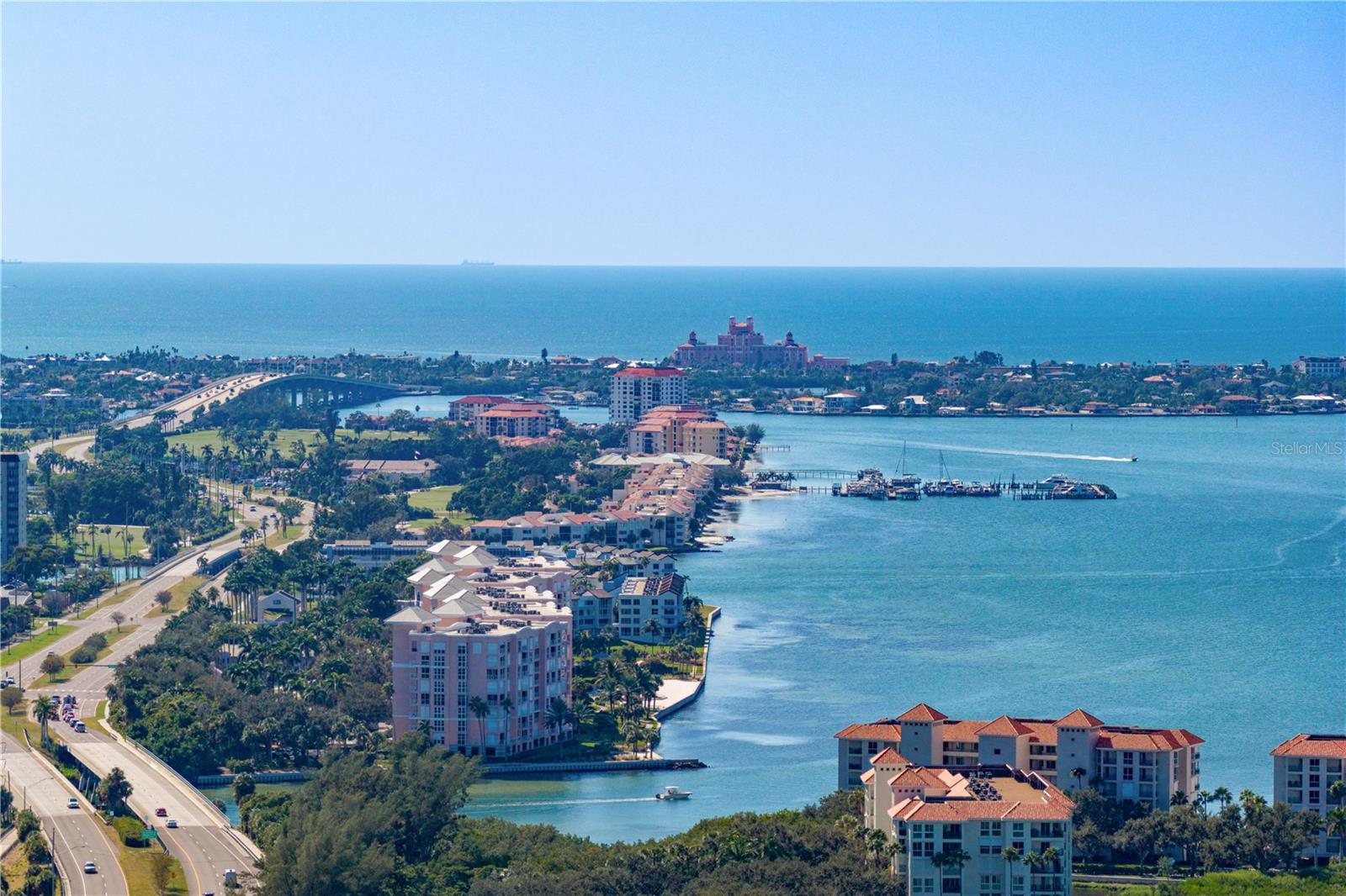 MAXIMO MOORINGS - Residential
