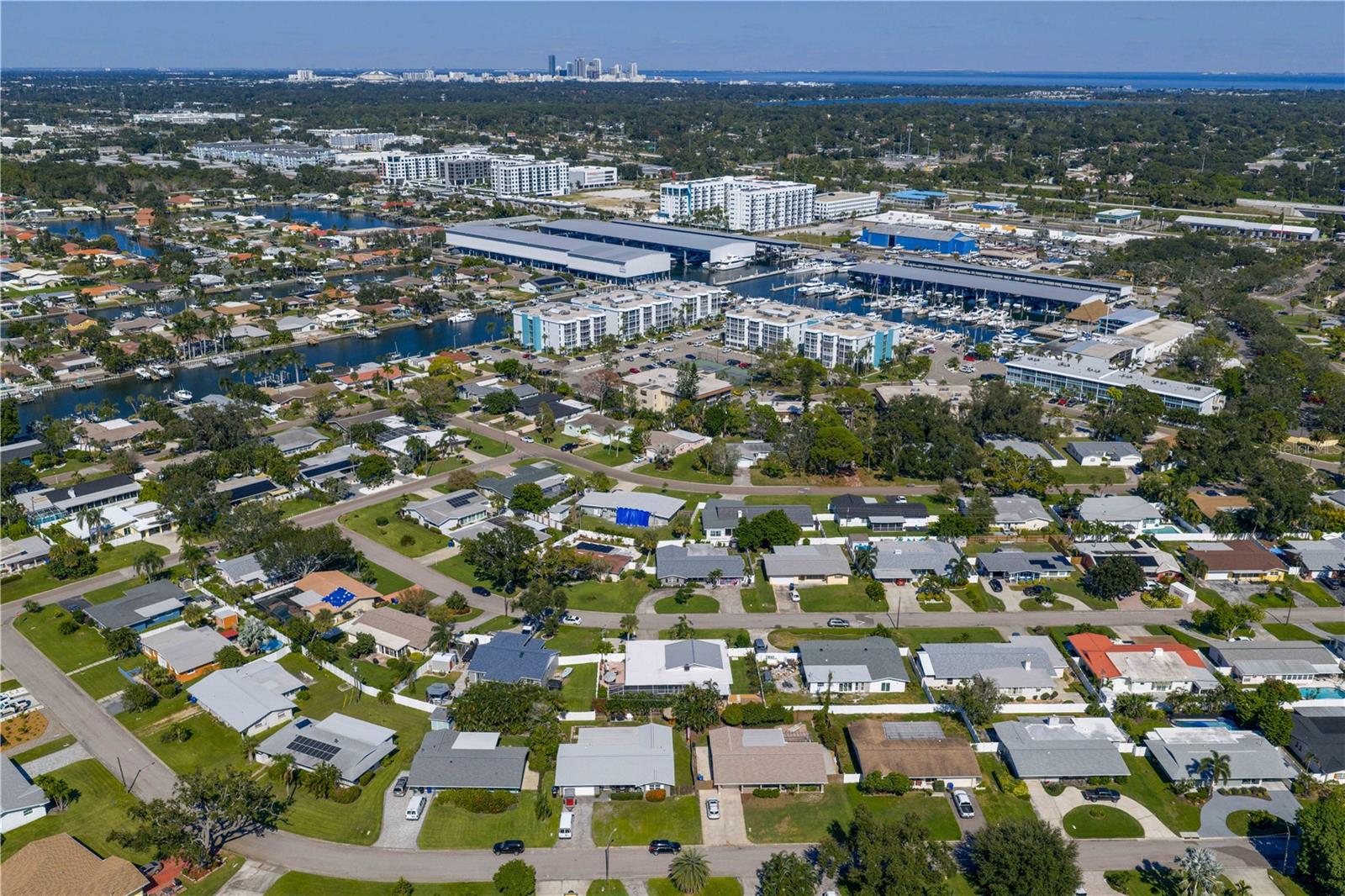 MAXIMO MOORINGS - Residential