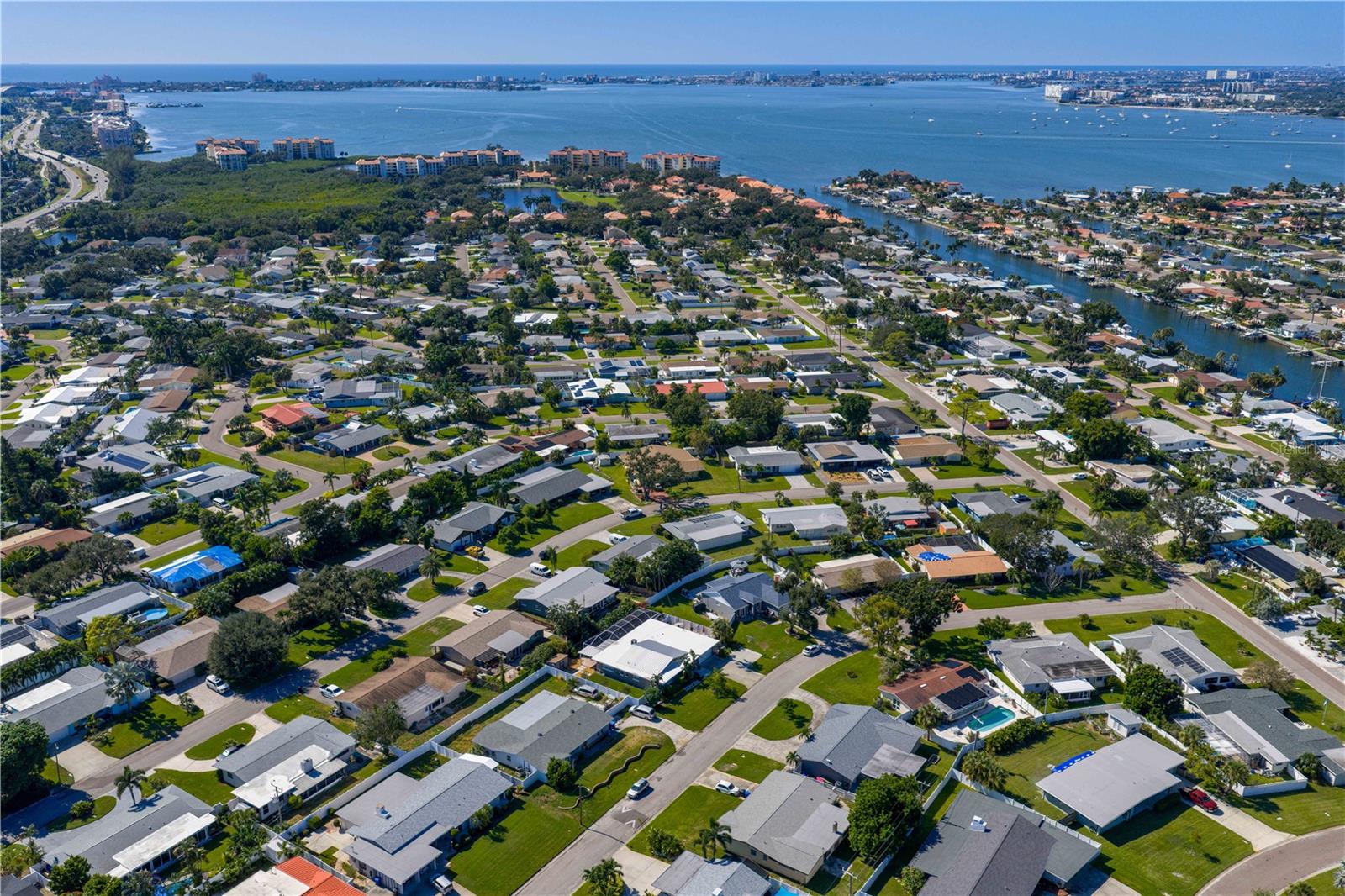 MAXIMO MOORINGS - Residential