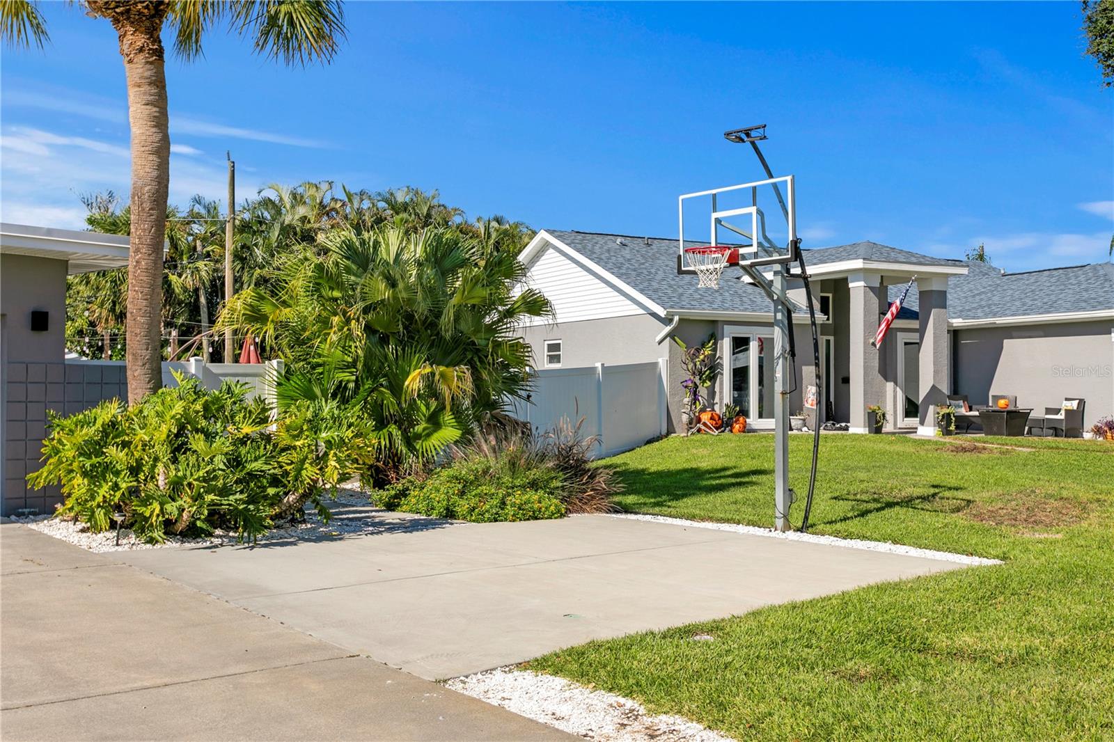 MAXIMO MOORINGS - Residential