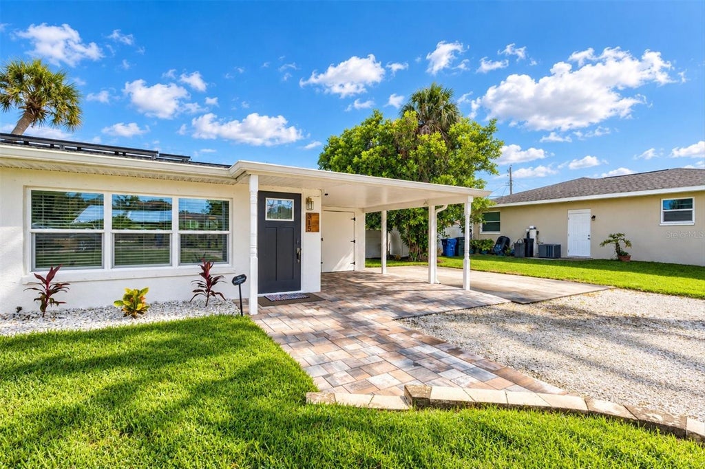 Photo of 315 Azalea Road, Venice, FL 34293 (MLS # A4705863)